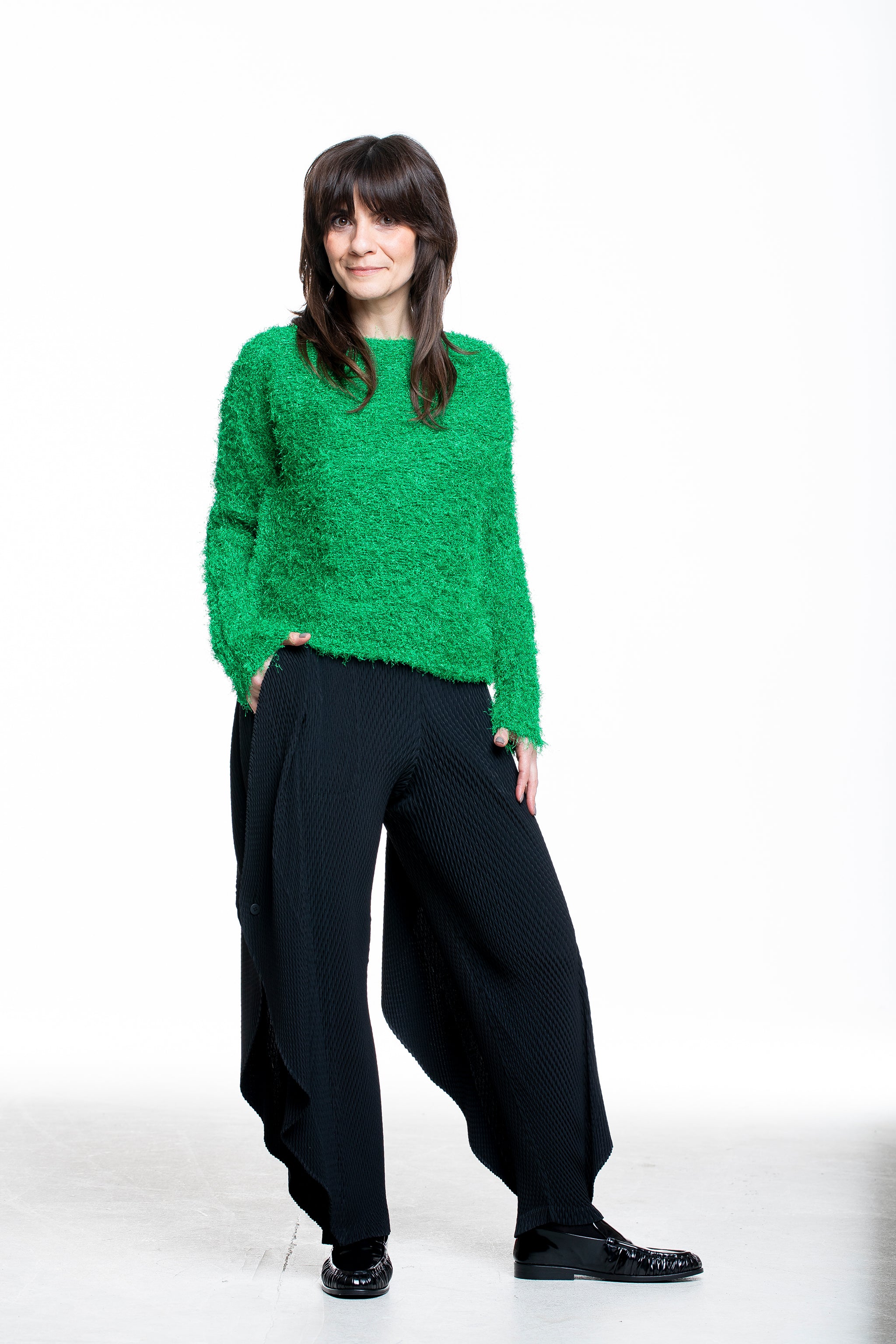 Issey Miyake Damen SHIFTED FUZZY PLEATS Pullover grün