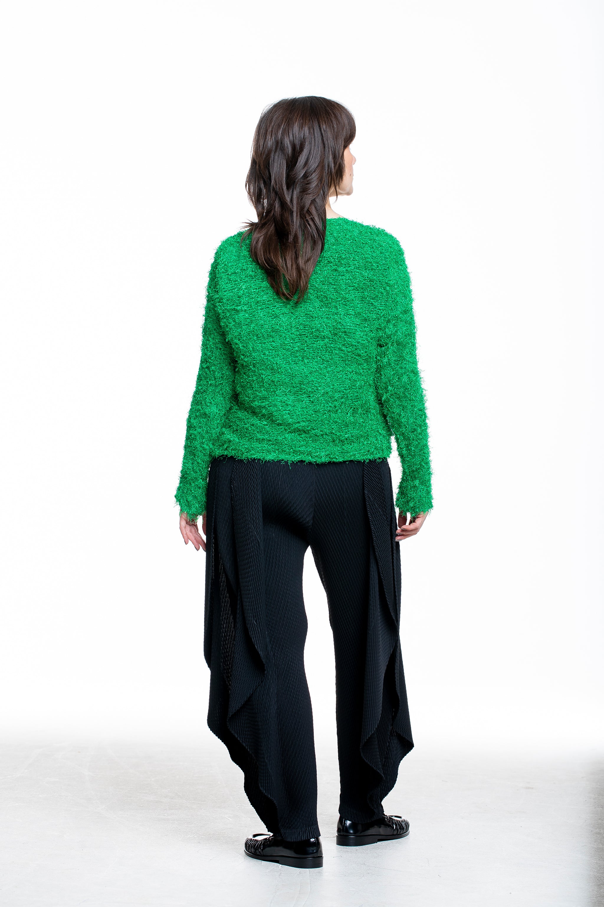 Issey Miyake Damen SHIFTED FUZZY PLEATS Pullover grün - Rückansicht