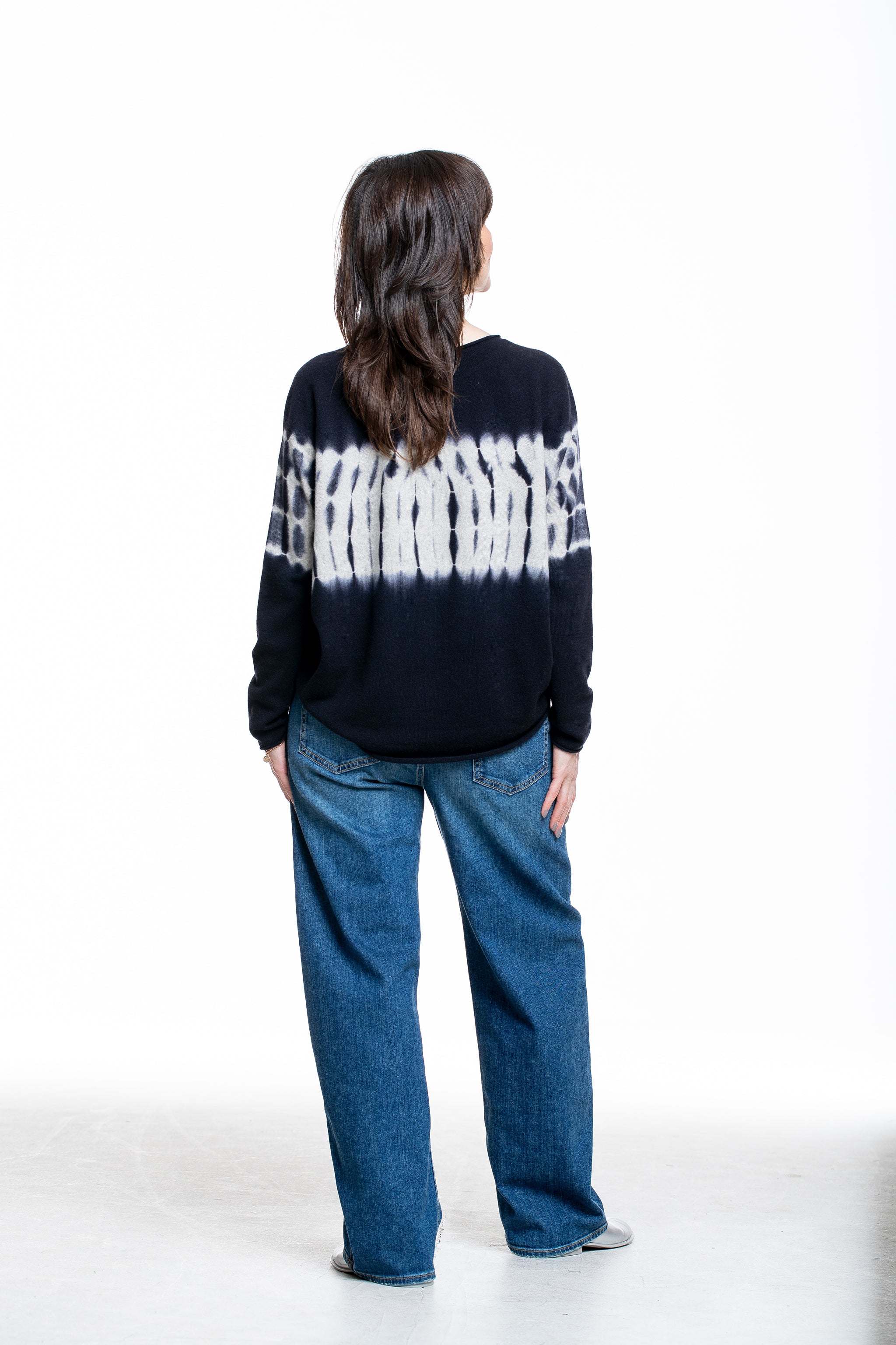 Suzusan Damen Kaschmir Pullover schwarz hellgrau - Rückansicht