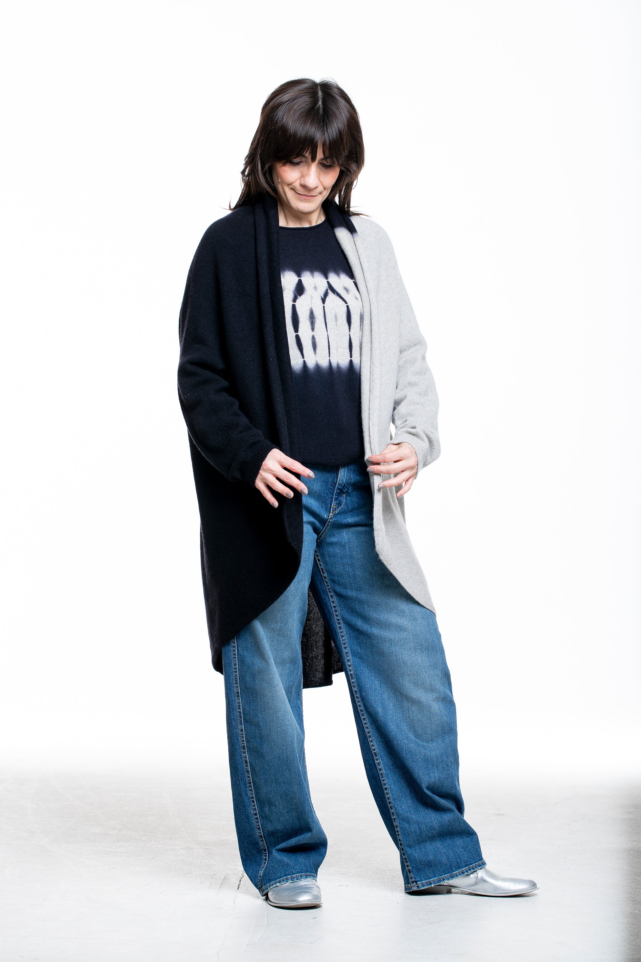 Suzusan Damen Kaschmir Cape schwarz hellgrau