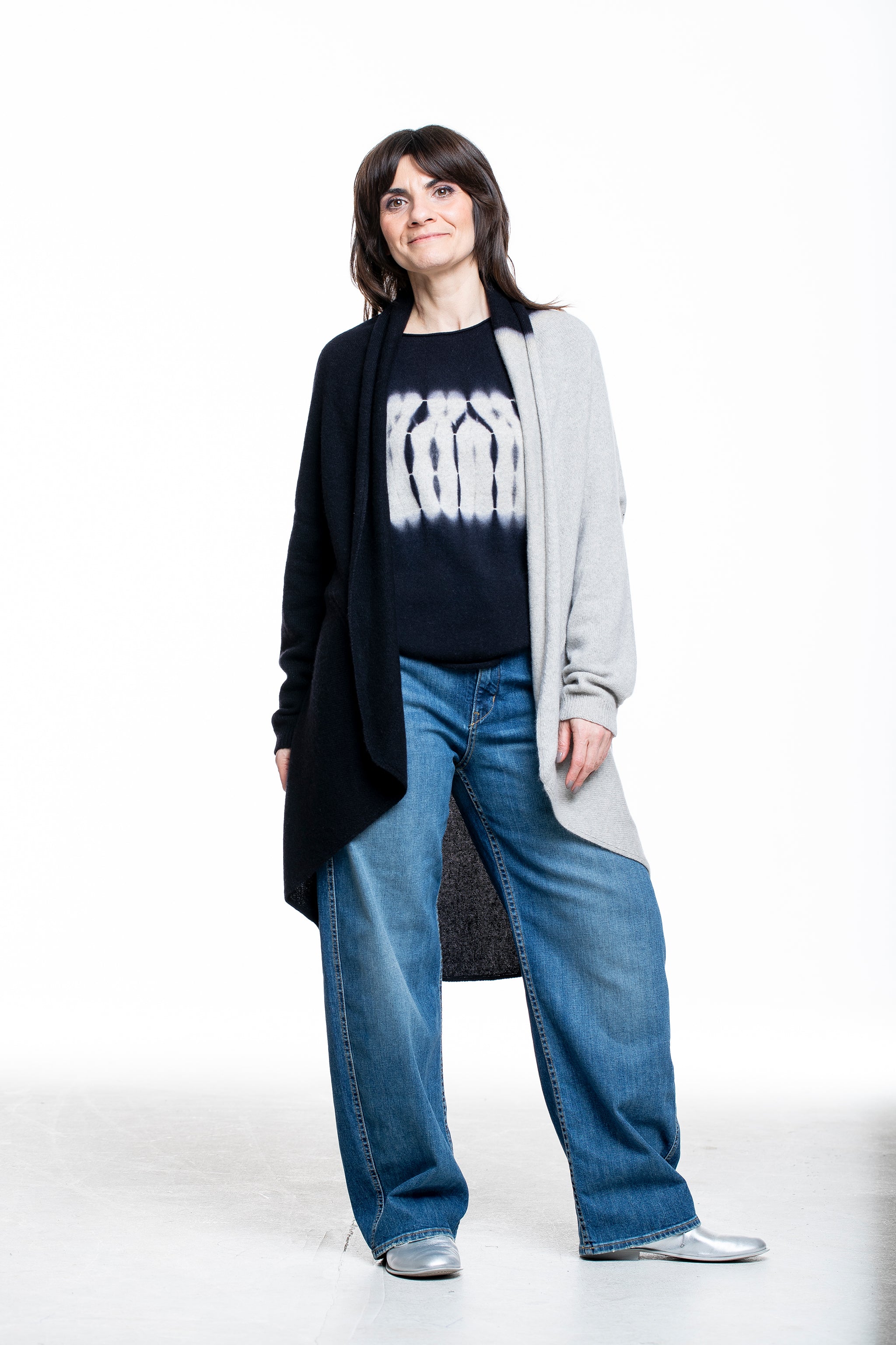 Suzusan Damen Kaschmir Cape schwarz hellgrau