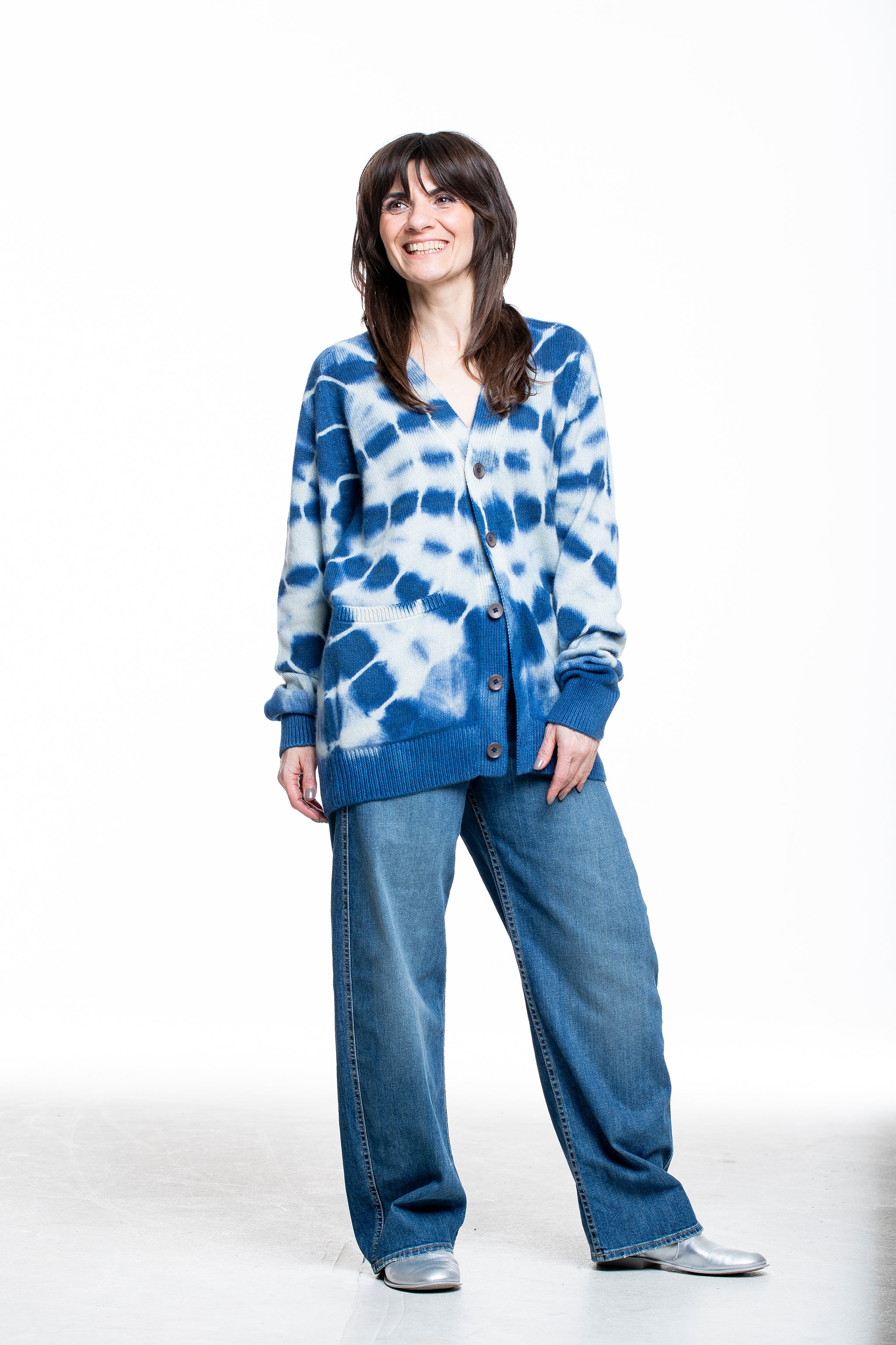 The Elder Statesman Kaschmir Strickjacke Batik blau-weiß