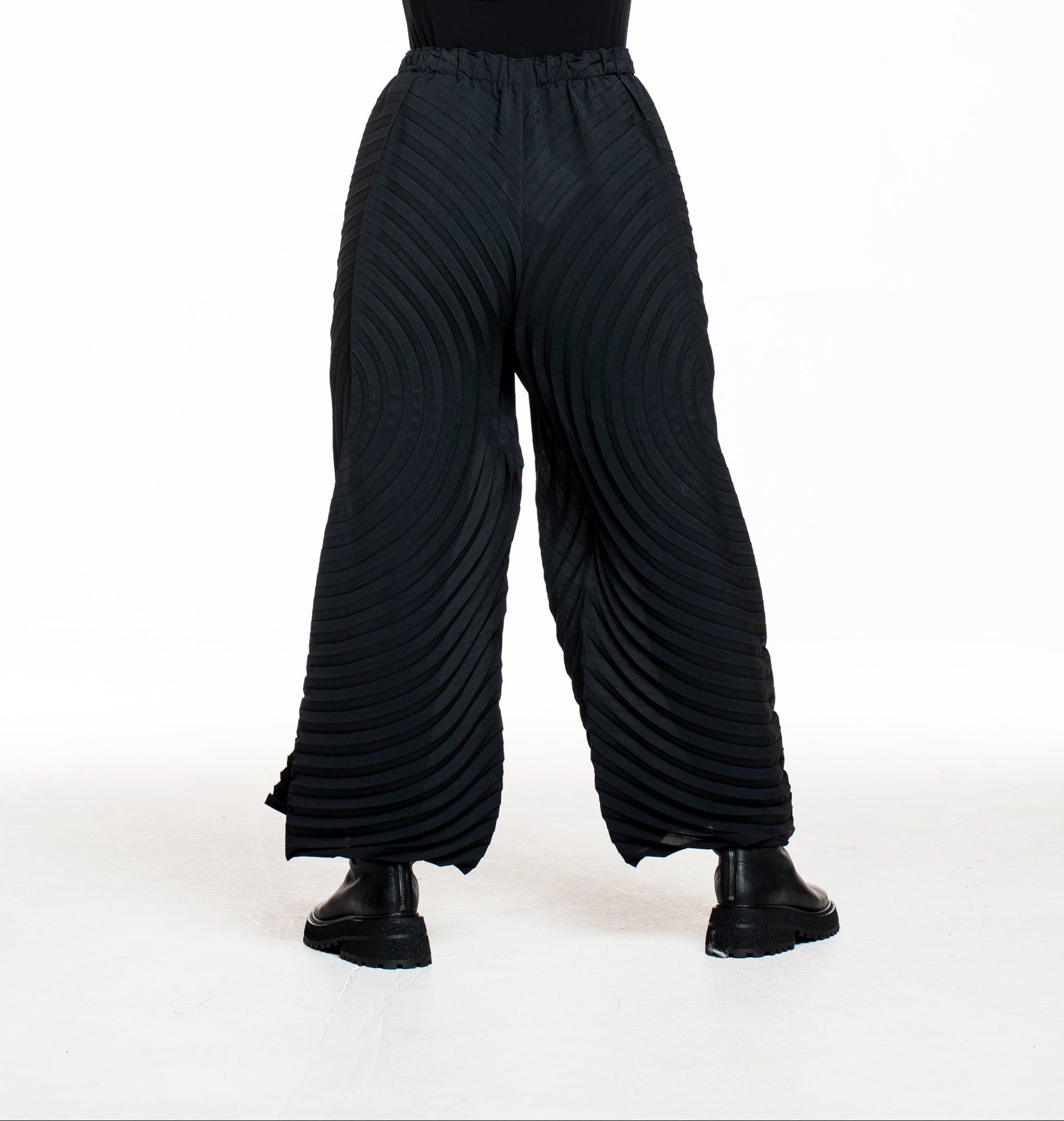 Issey Miyake weite Faltenhose schwarz, Rückansicht