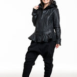 Rundholz Damen Lederjacke mit Kapuze schwarz, seitliche Ansicht mit Schößchen-Saum