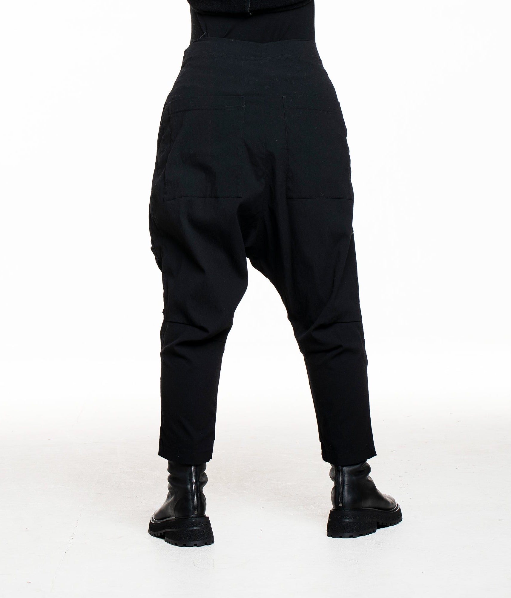 Rundholz Damen Sarouel Hose Schwarz - Rückansicht