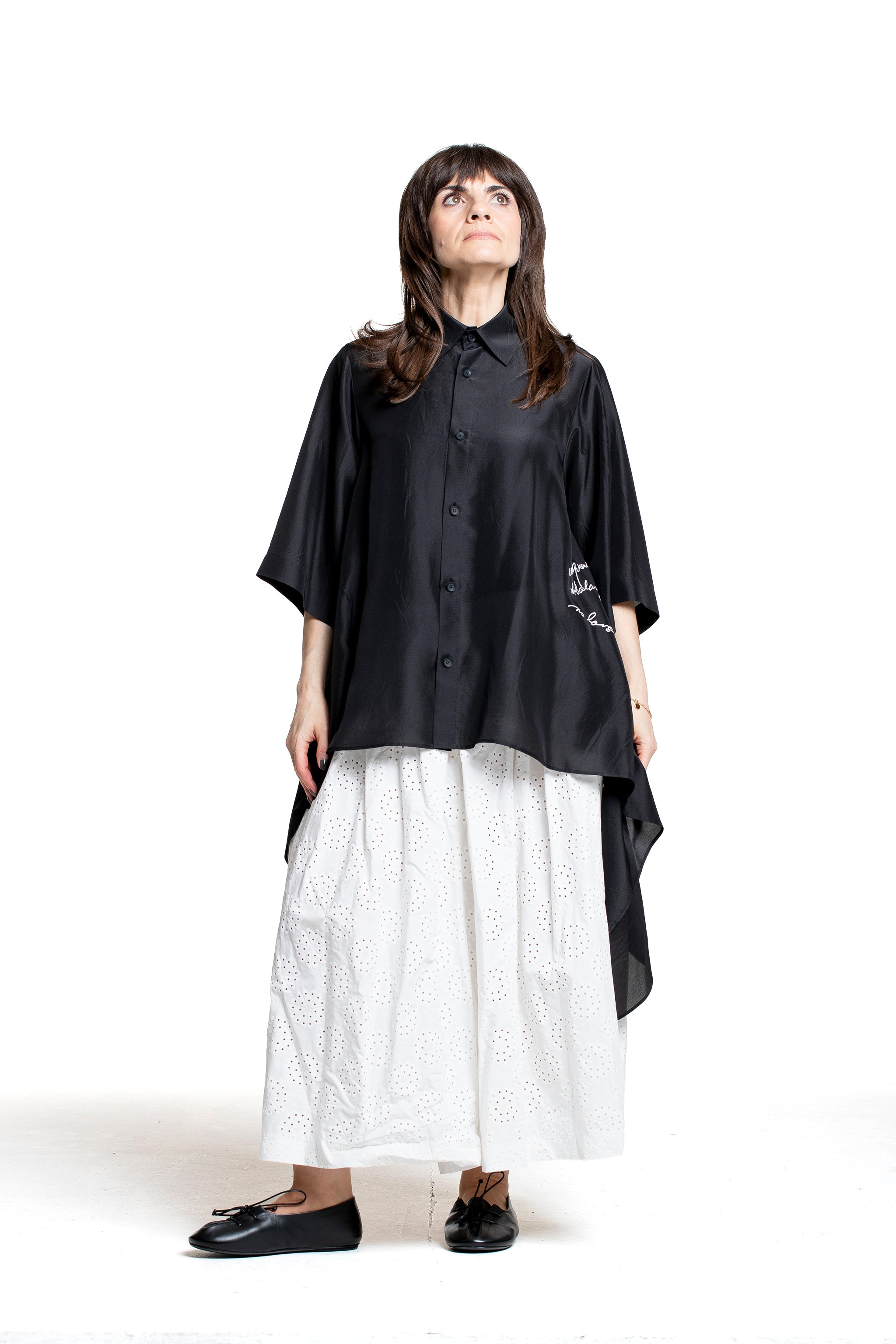 Comme des Garçons weiße Rockhose im Styling mit schwarzer Bluse