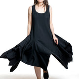 Comme des Garçons schwarzes Volumenkleid in Bewegung