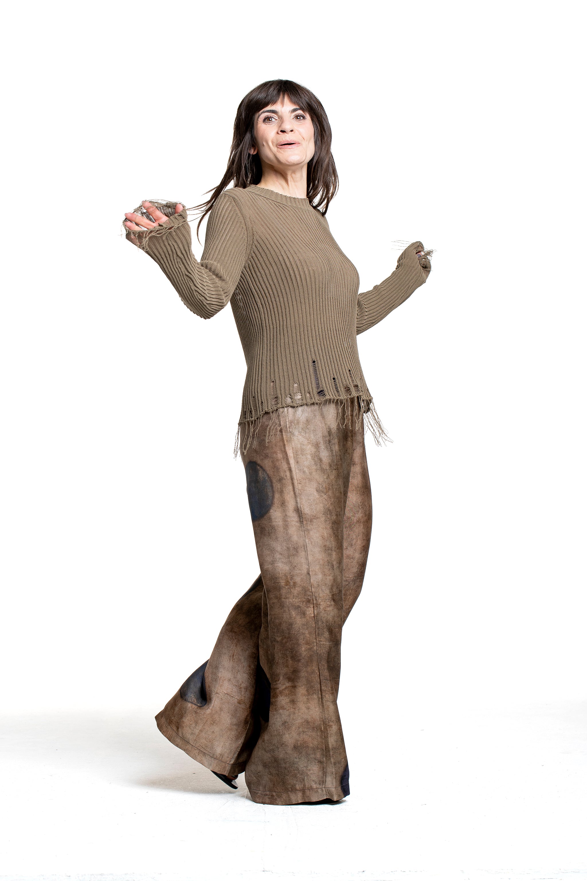 Uma Wang Baumwolloberteil Dark Grey mit Rippenstruktur in Bwegung