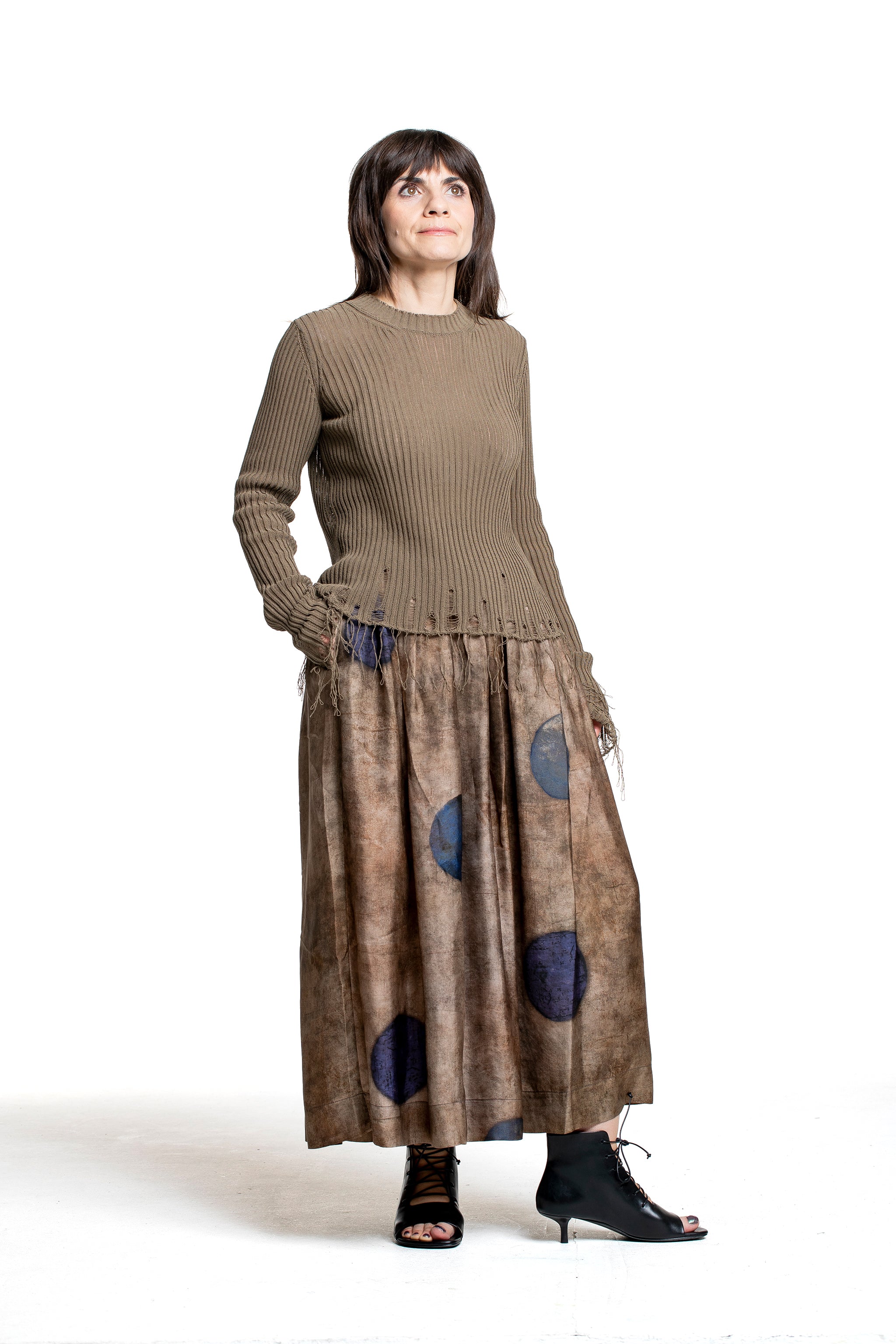 Uma Wang Damen Rock mit Punkten braun/blau Gesamtlook