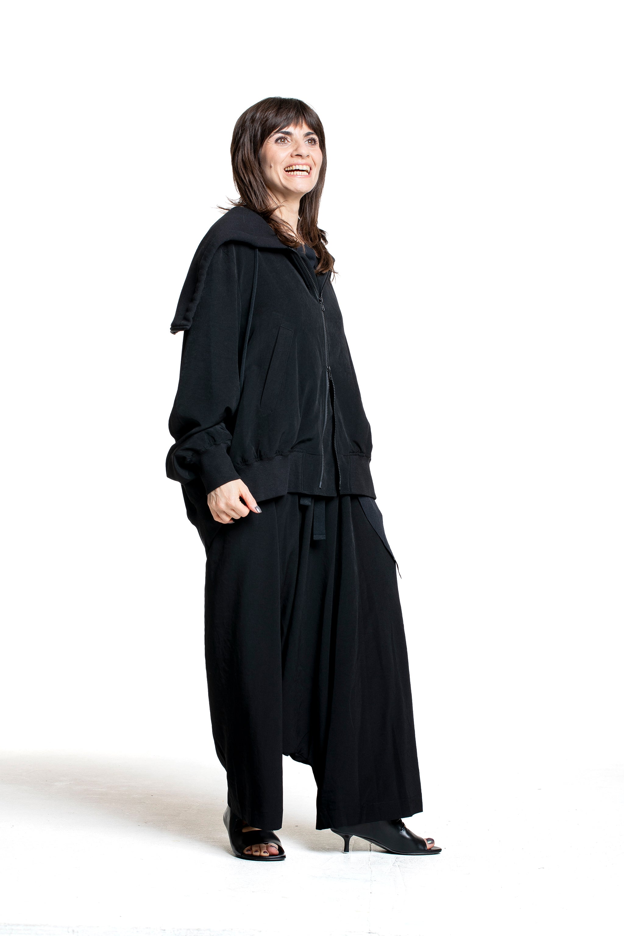 Yohji Yamamoto Damen Bomberjacke mit wandelbarer Kapuze schwarz Seitenansicht