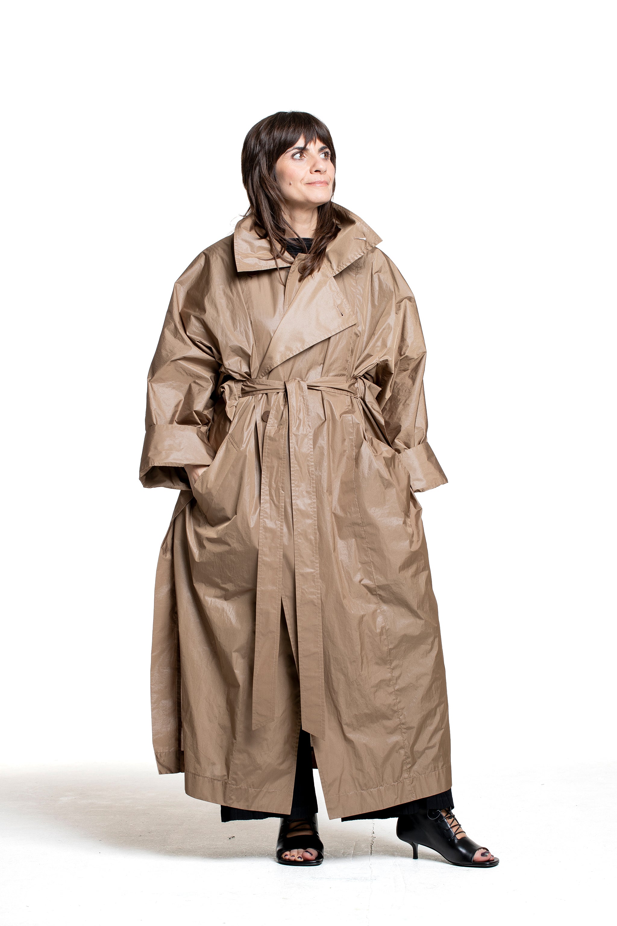 Issey Miyake Damen Avantgarde Mantel AERIAL STEEL beige