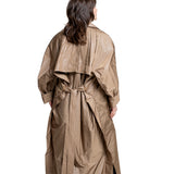 Issey Miyake Damen Avantgarde Mantel AERIAL STEEL beige Rückansicht