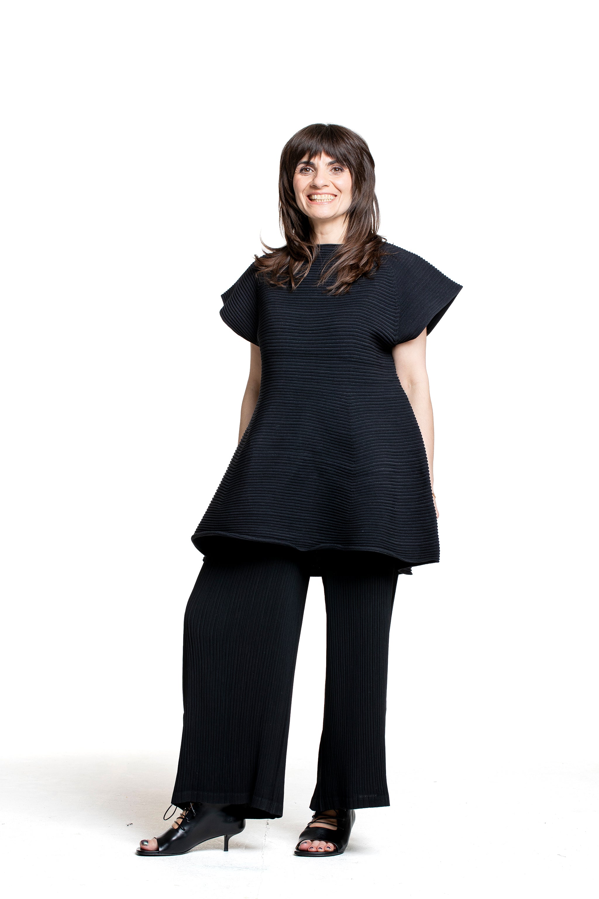 Issey Miyake Damen Avantgarde Top CORRUGATED KNIT schwarz Vorderansicht