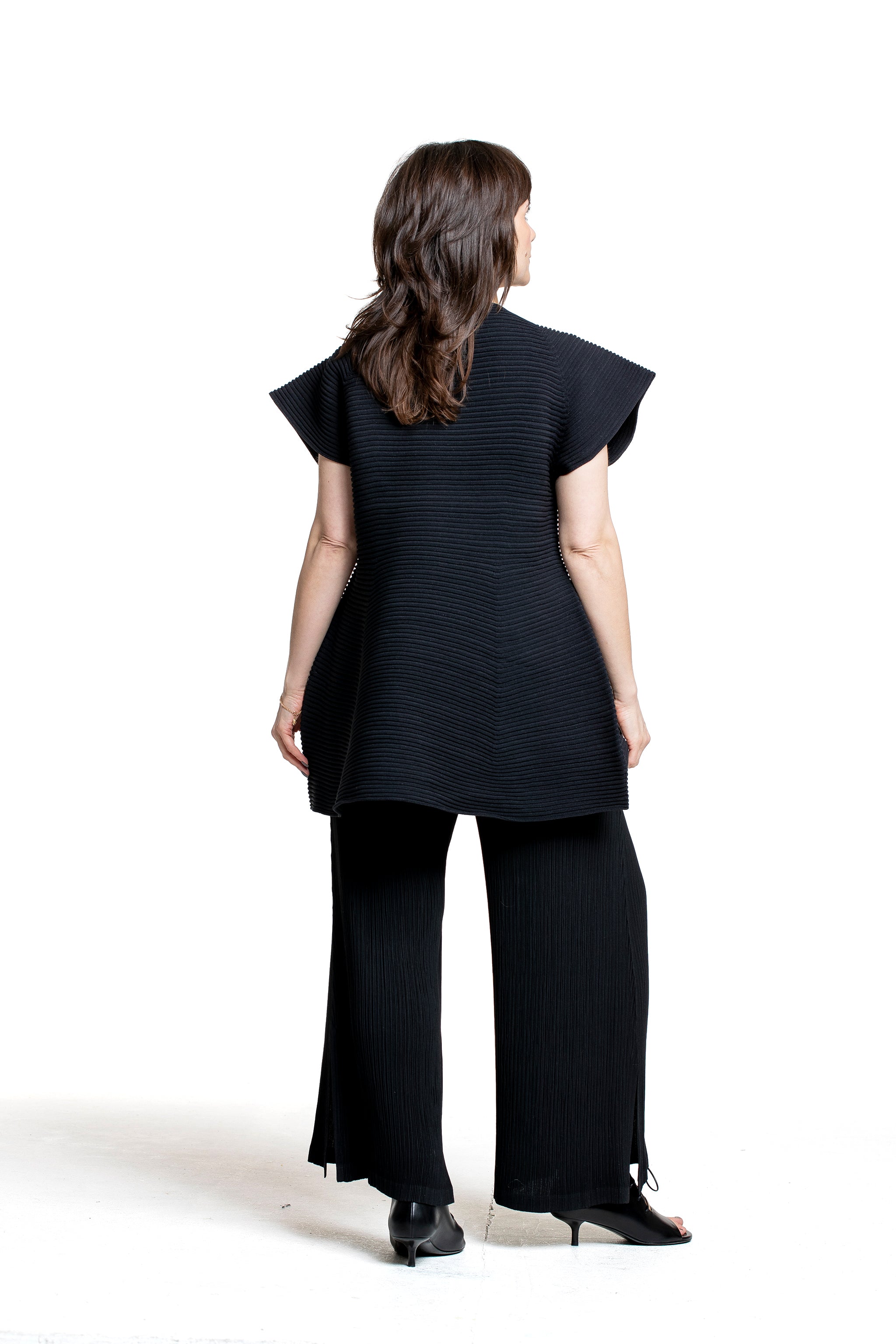 Issey Miyake Damen Avantgarde Top CORRUGATED KNIT schwarz Rückansicht