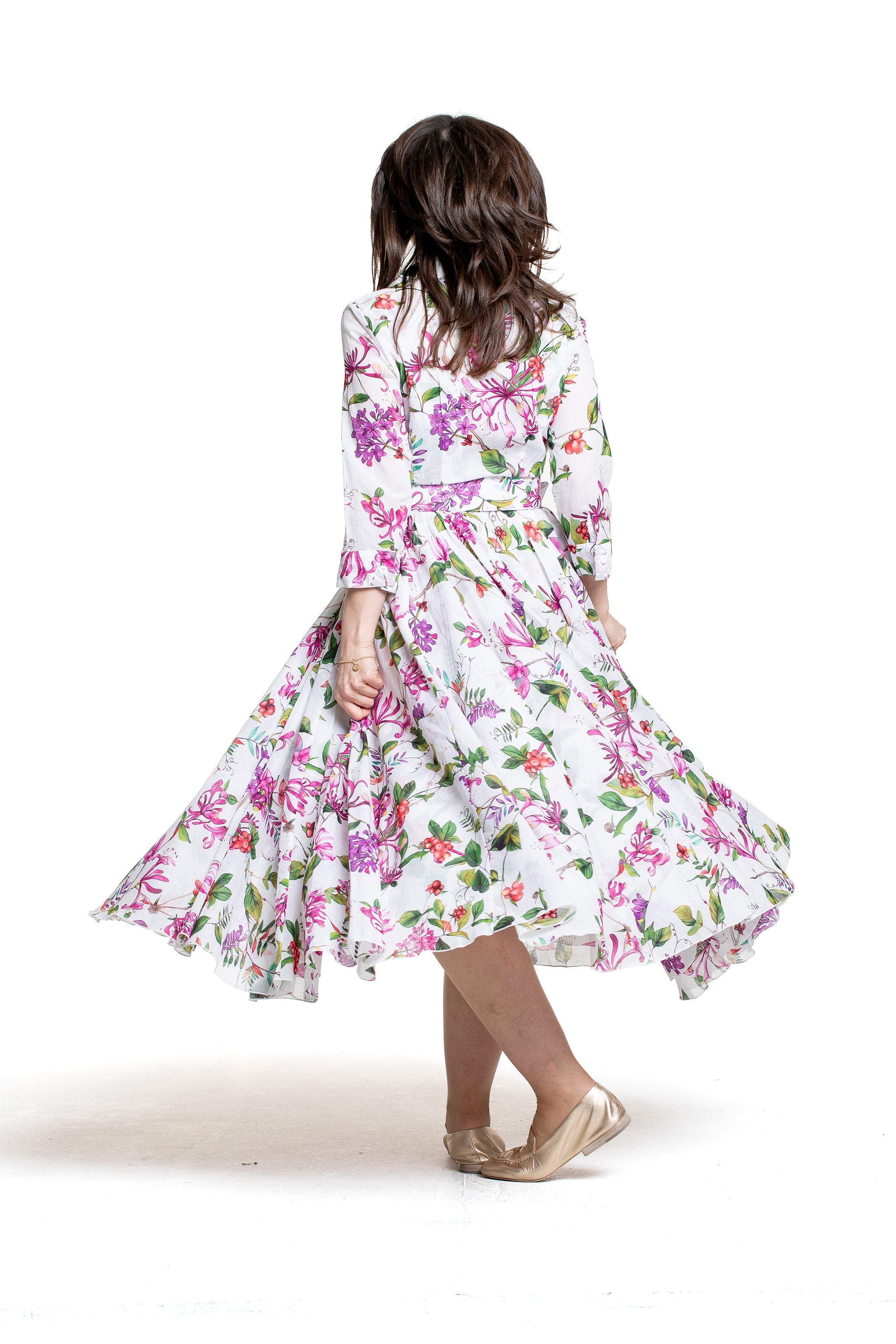 Samantha Sung Damen Aster Hemdblusenkleid Gallerie Summer Bouquet weiß-multi – Rückansicht in Bewegung