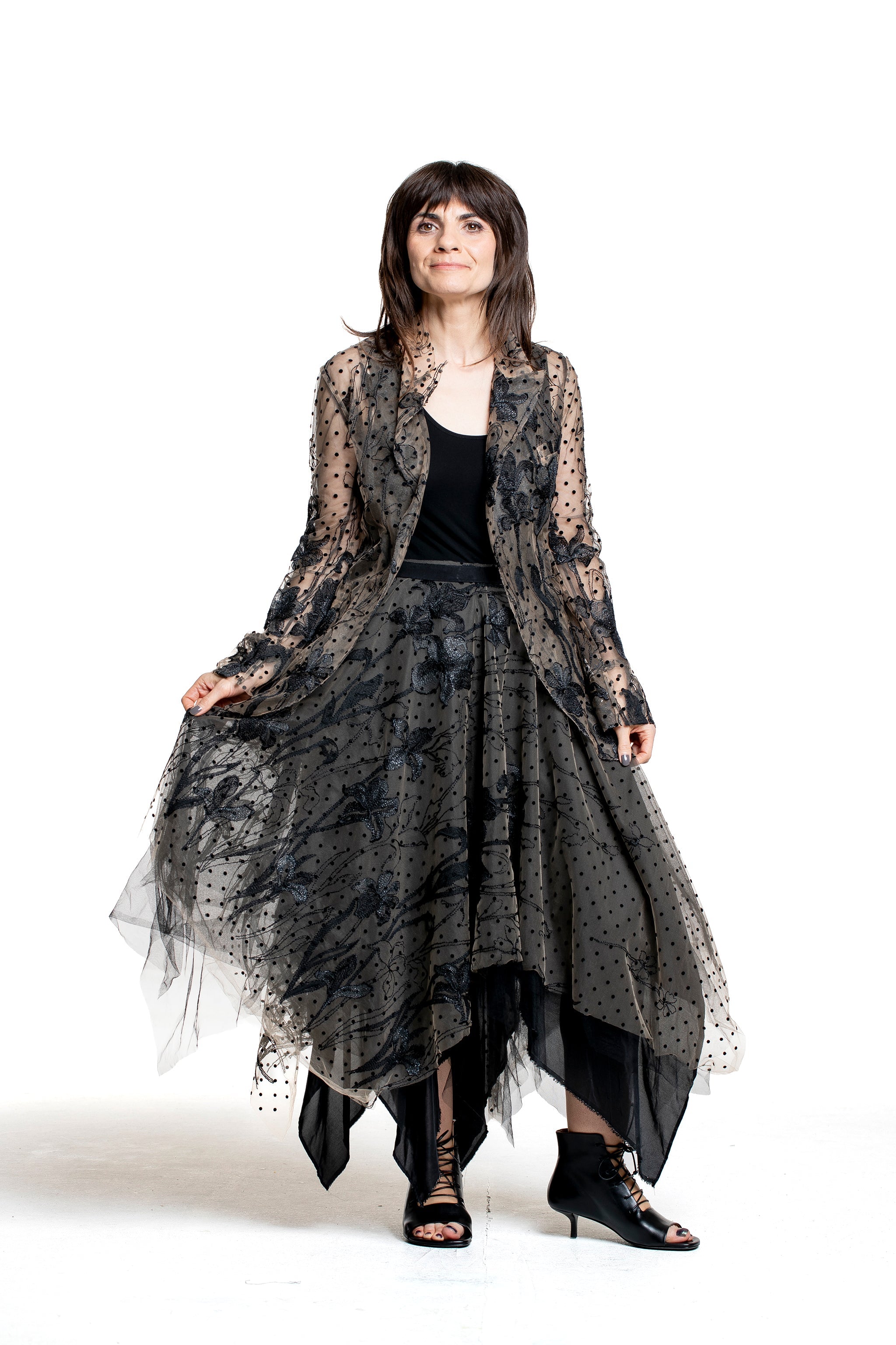 Marc Le Bihan Damen Couture-Jacke aus Tüllspitze schwarz-nude – Frontansicht mit Volumen