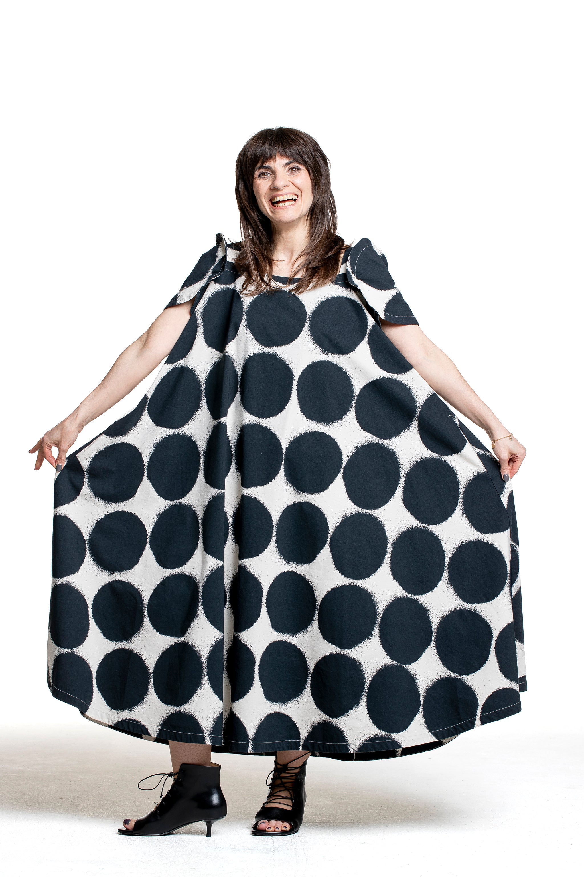 Rundholz Damen Midikleid Punkte Print schwarz-weiß Volumenansicht