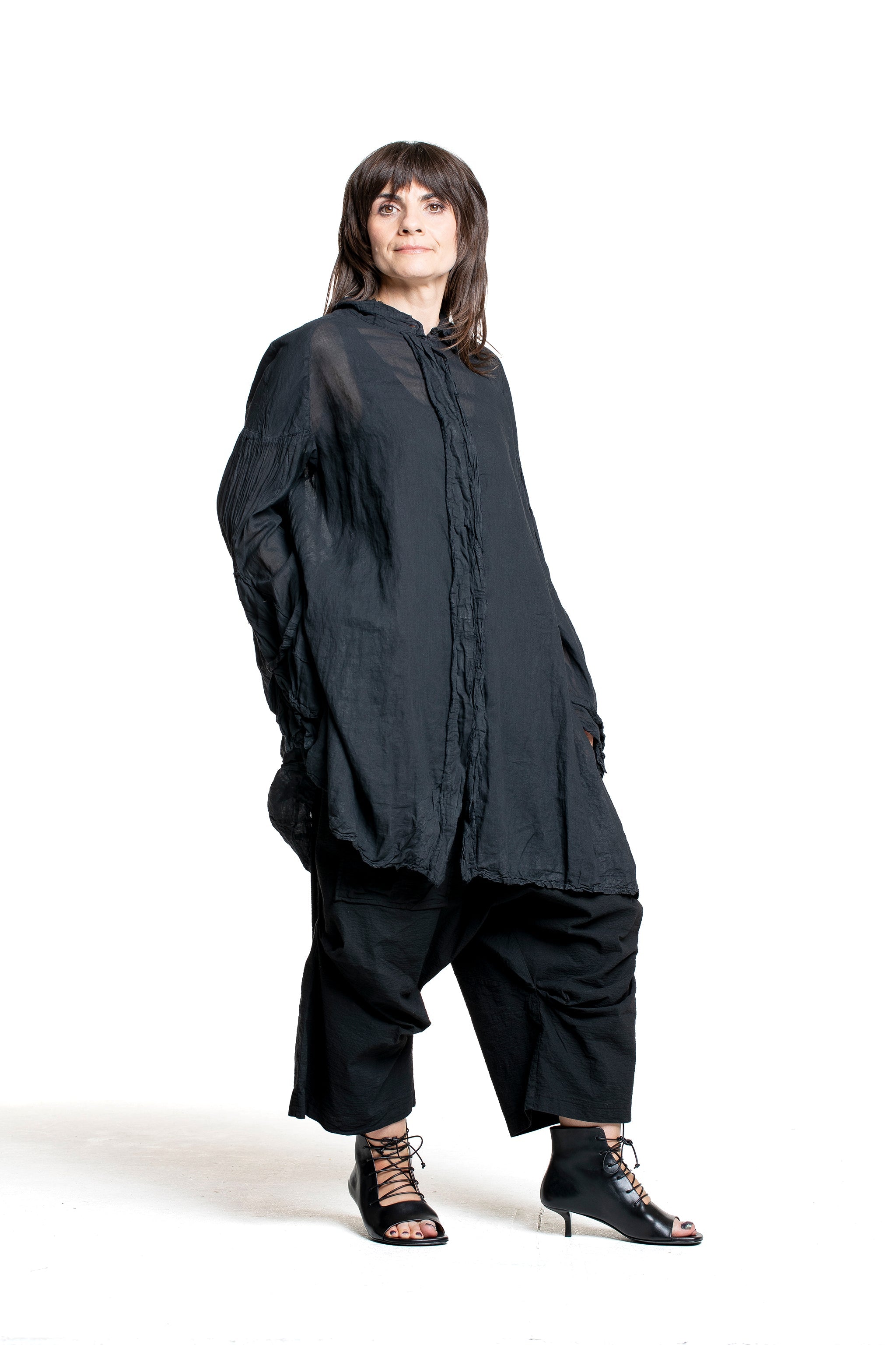 Rundholz DIP Damen Kleid schwarz glänzend Schrägansicht