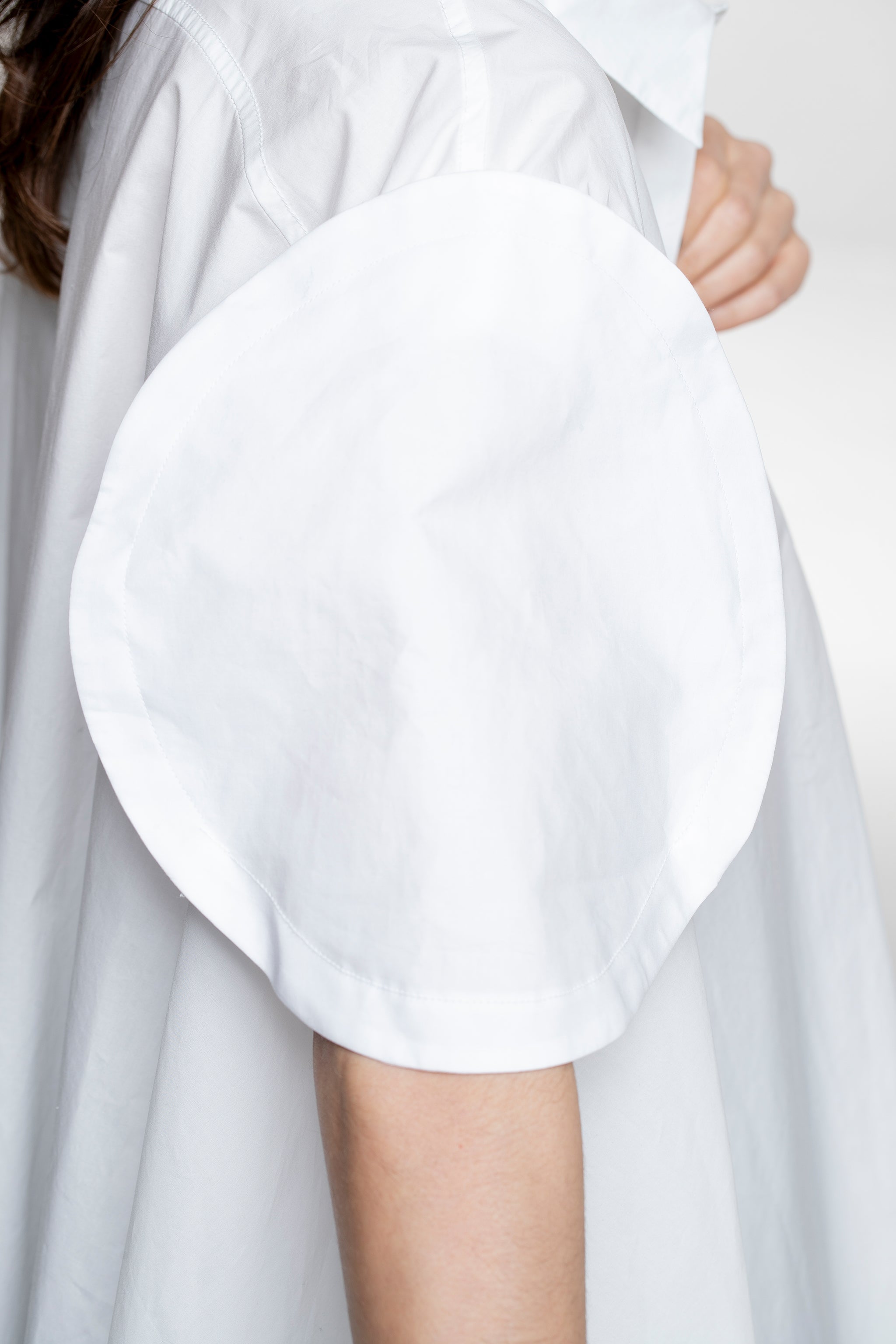 Rundholz Damen Kurzarm Bluse paper Detailansicht Ärmel