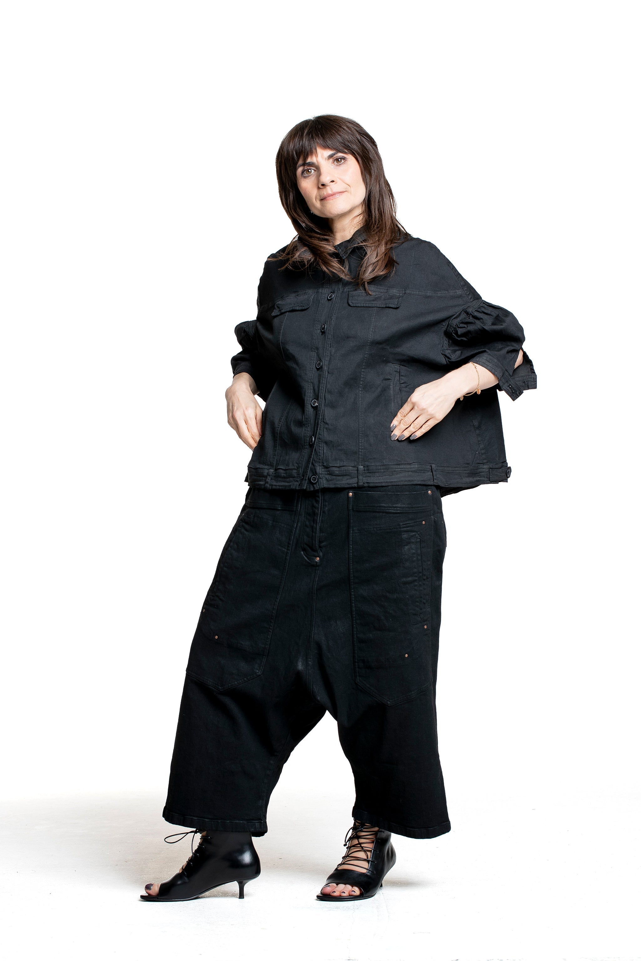 Rundholz DIP Damen Jacke schwarz glänzend Schrägansicht