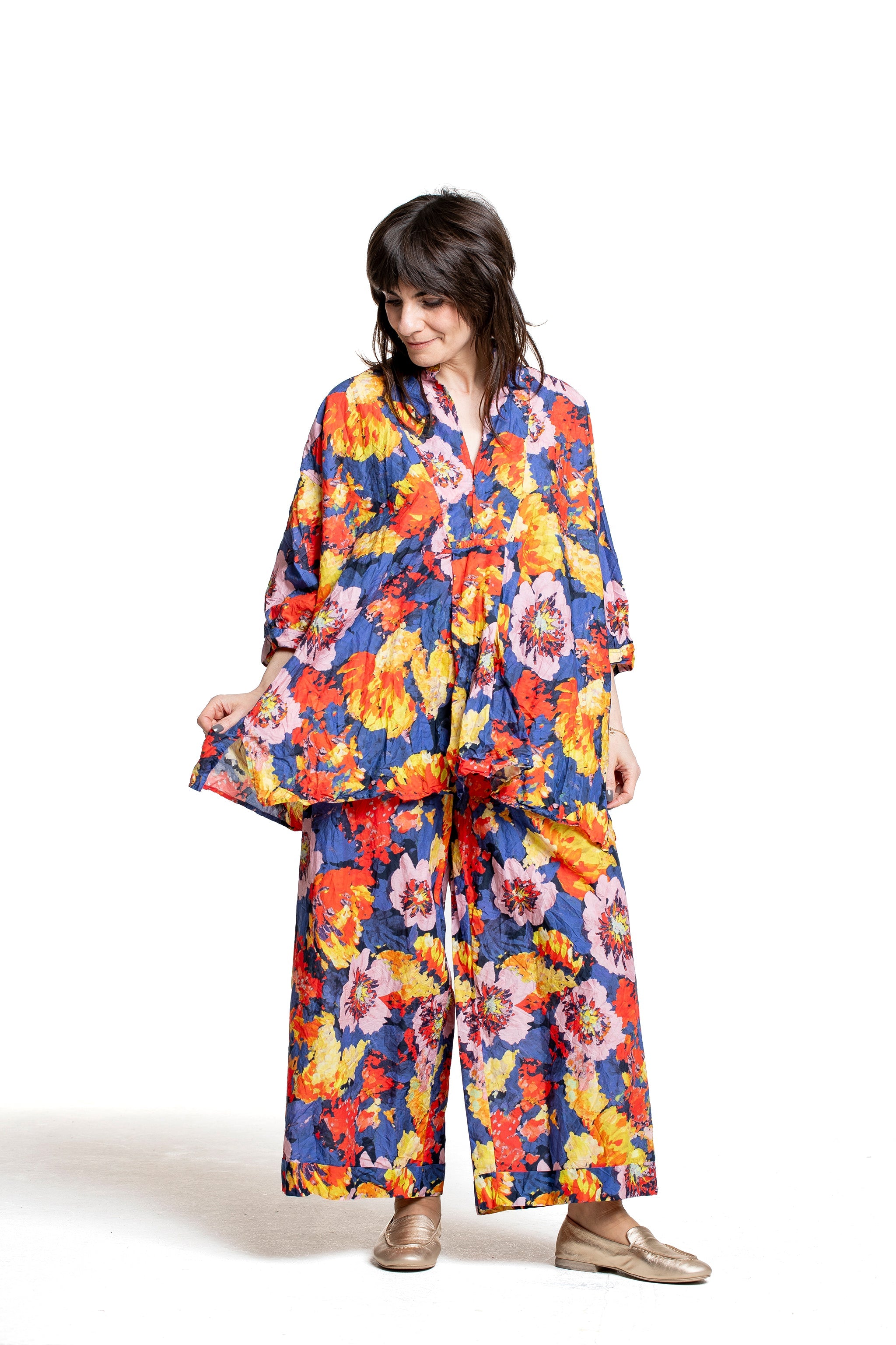 Daniela Gregis Damen Oversized-Bluse Blumenprint multicolor – Frontansicht mit Detail