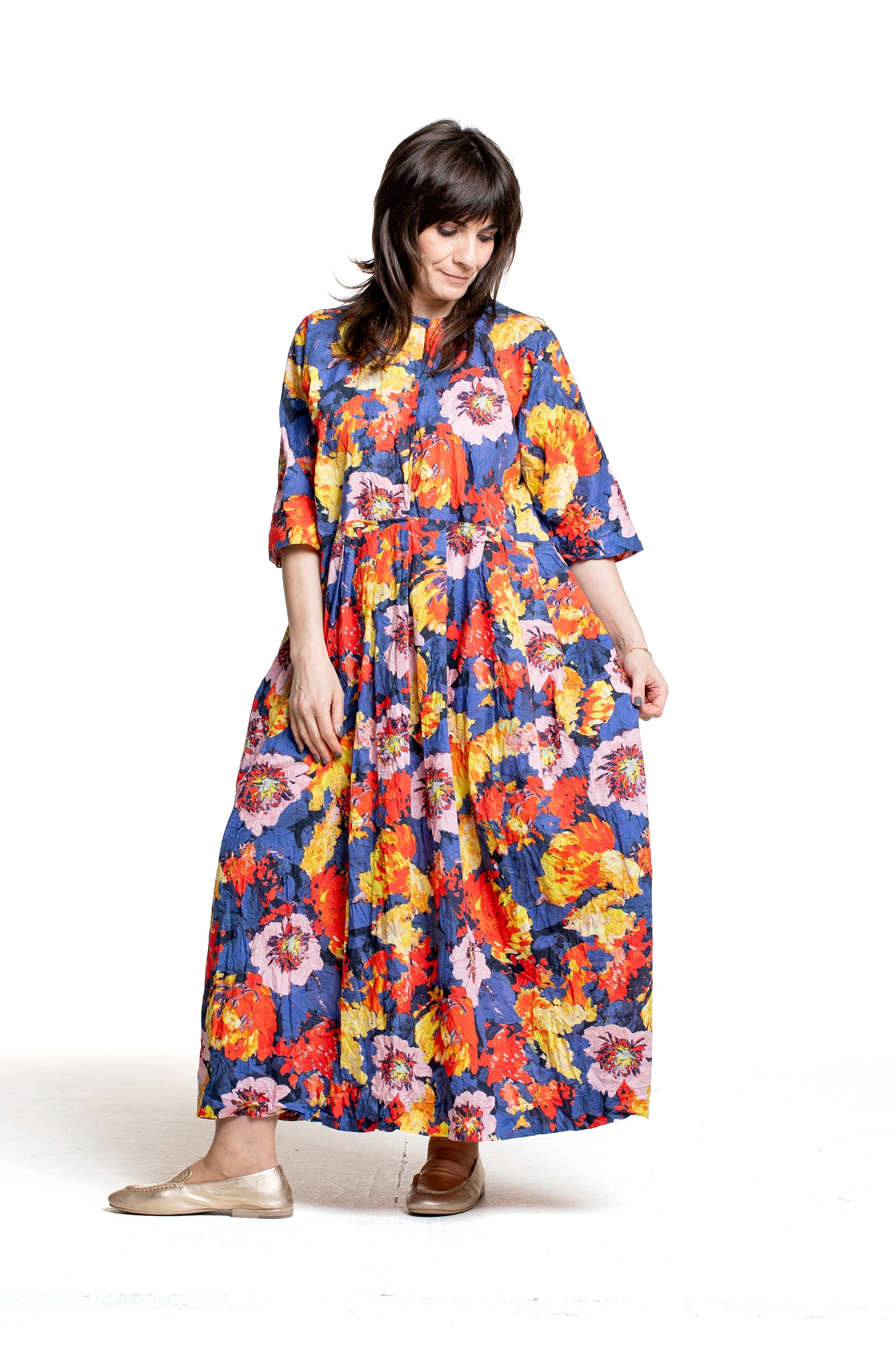 Daniela Gregis Damen Maxikleid Blumenprint multicolor – seitliche Frontansicht