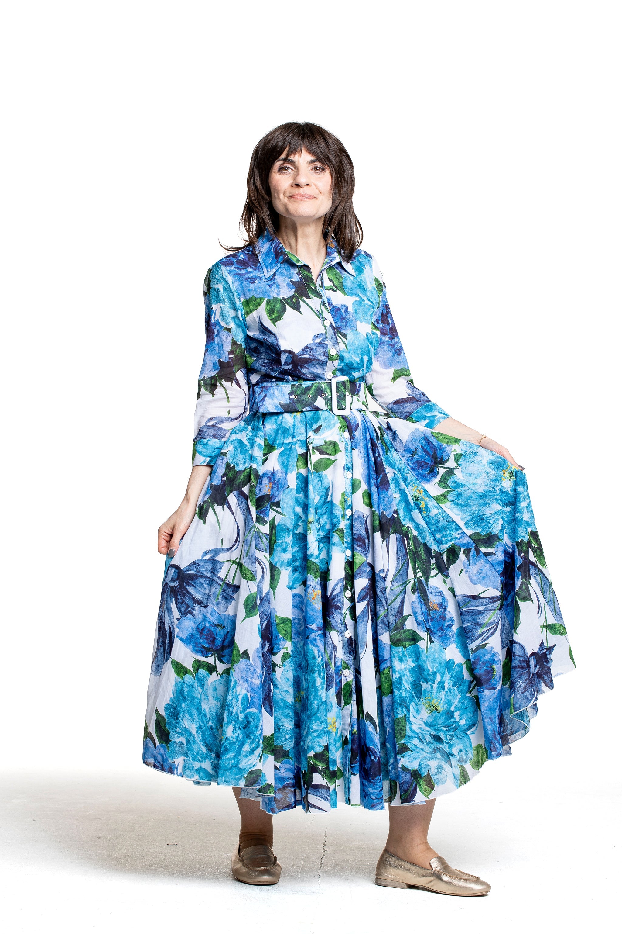 Samantha Sung Damen Aster Hemdblusenkleid Darby Rose weiß-blau – Frontansicht mit Rockweite