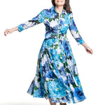 Samantha Sung Damen Aster Hemdblusenkleid Darby Rose weiß-blau – Bewegungsansicht