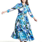 Samantha Sung Damen Aster Hemdblusenkleid Darby Rose weiß-blau – Bewegungsansicht