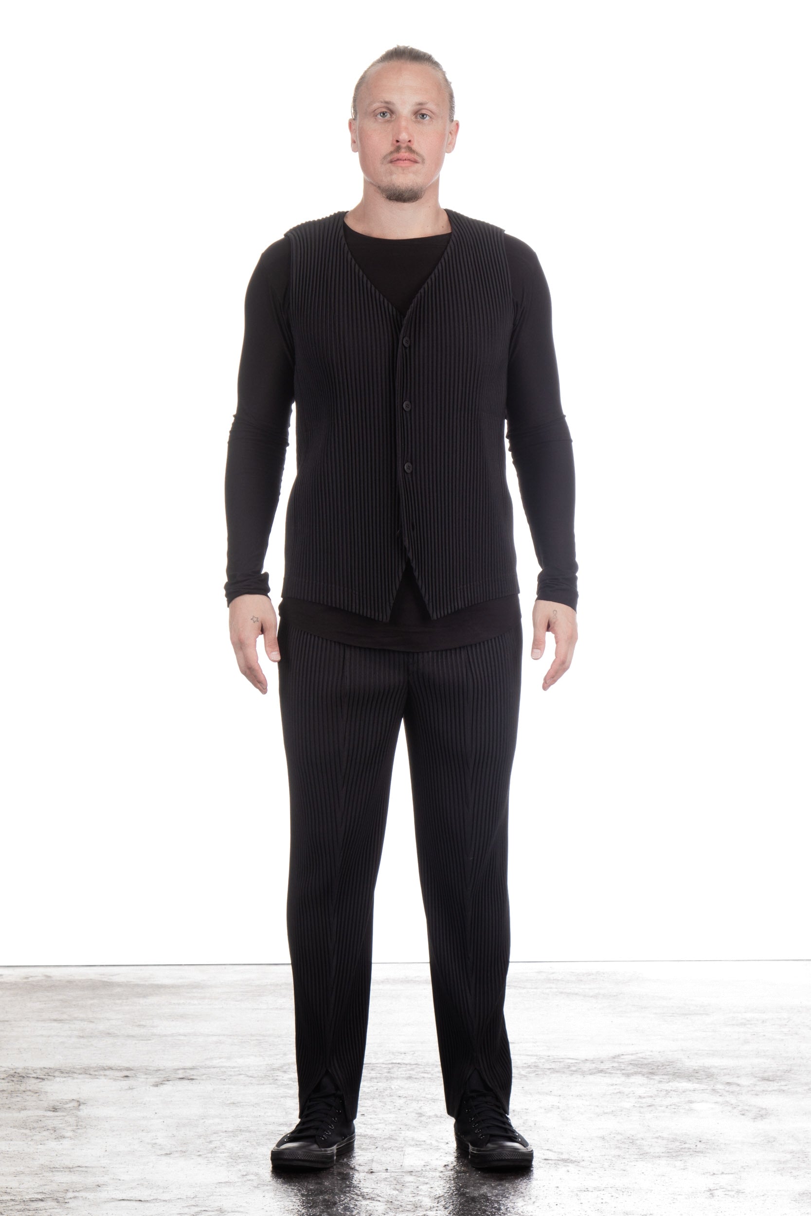 Homme Plissé Issey Miyake Herren Weste schwarz