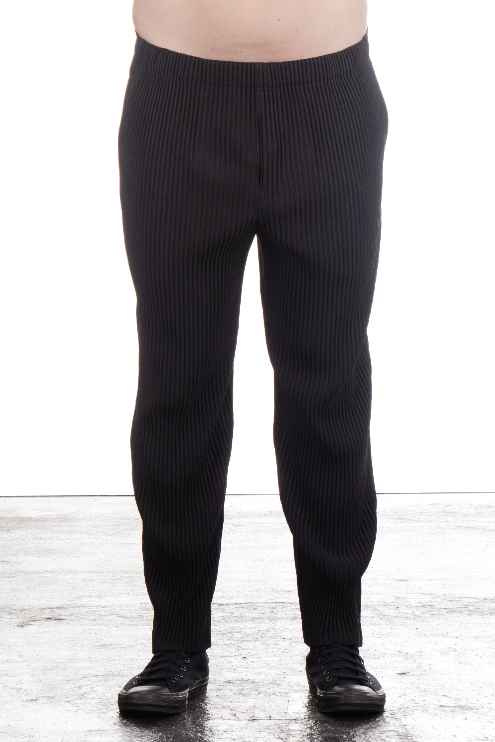 Homme Plissé Issey Miyake Herren Hose schmales Bein schwarz