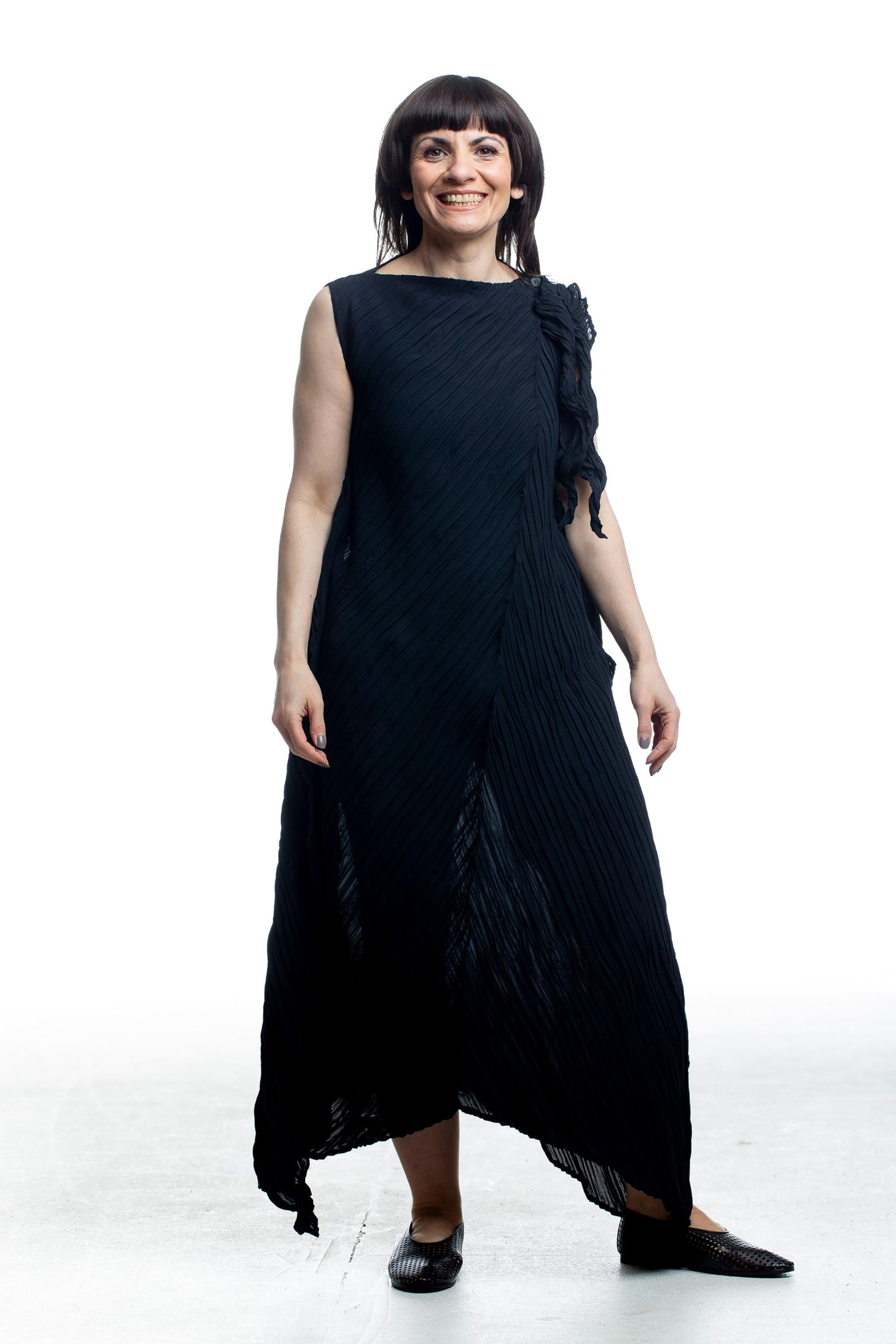 Issey Miyake Kleid – Frontansicht, plissiert, Schwarz