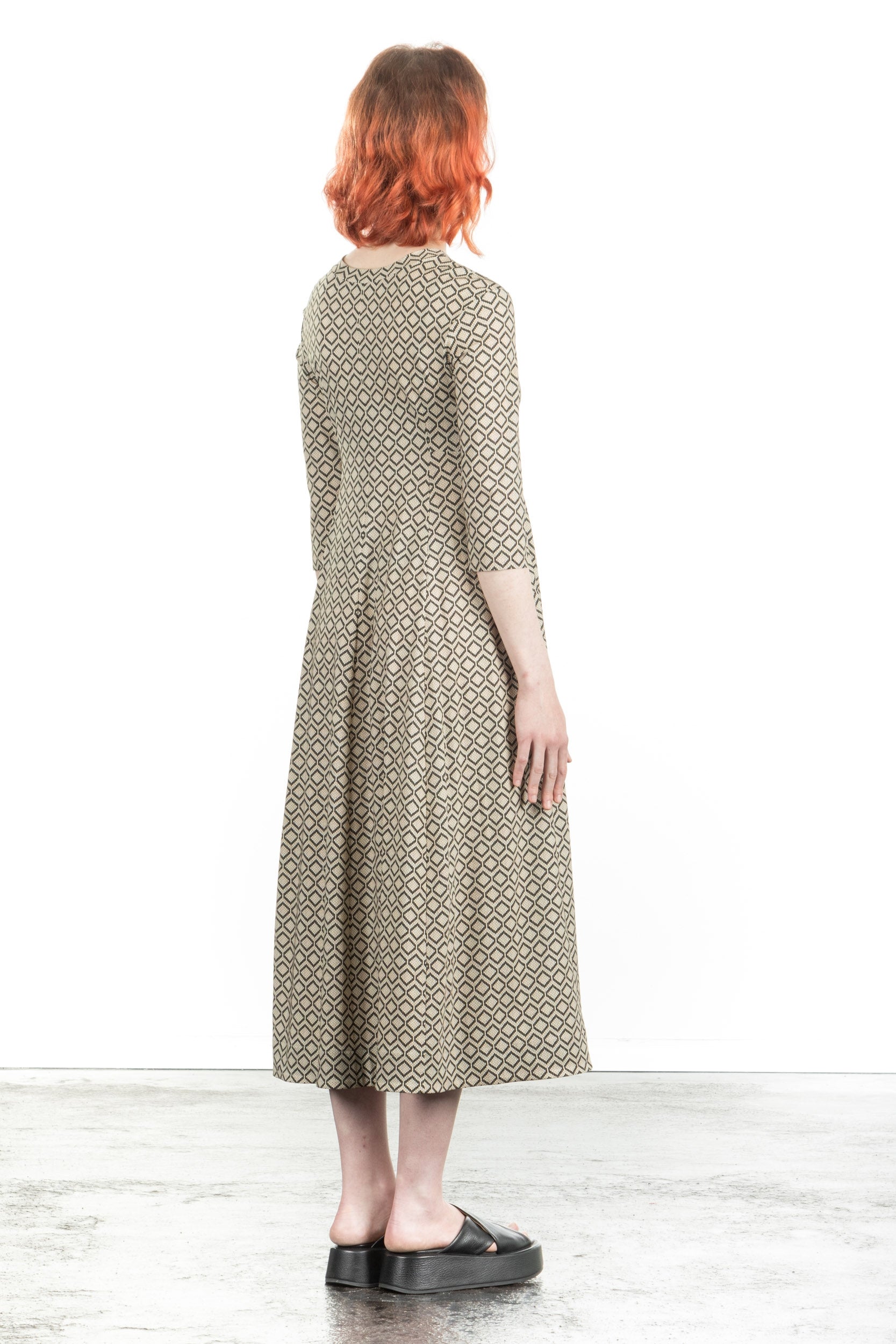 Schella Kann 2 Damen Midi Kleid ausgestellt beige schwarz grafisch