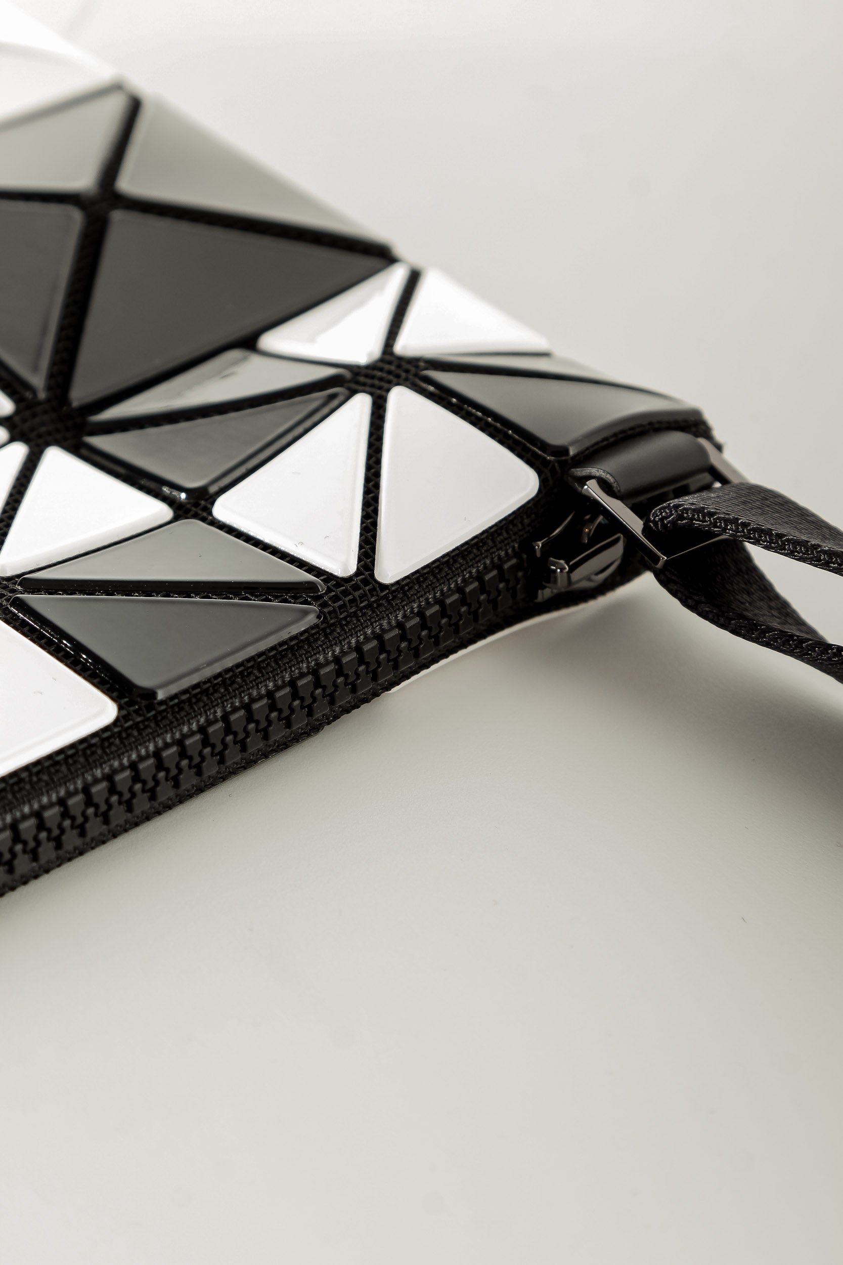 BAO BAO Issey Miyake Umhängetasche schwarz weiß