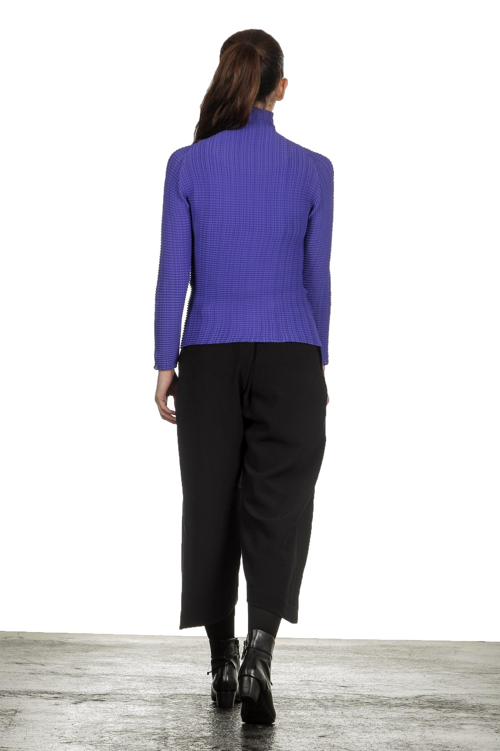 Issey Miyake Damen Avantgarde Plissé Langarm Shirt mit Stehkragen blau