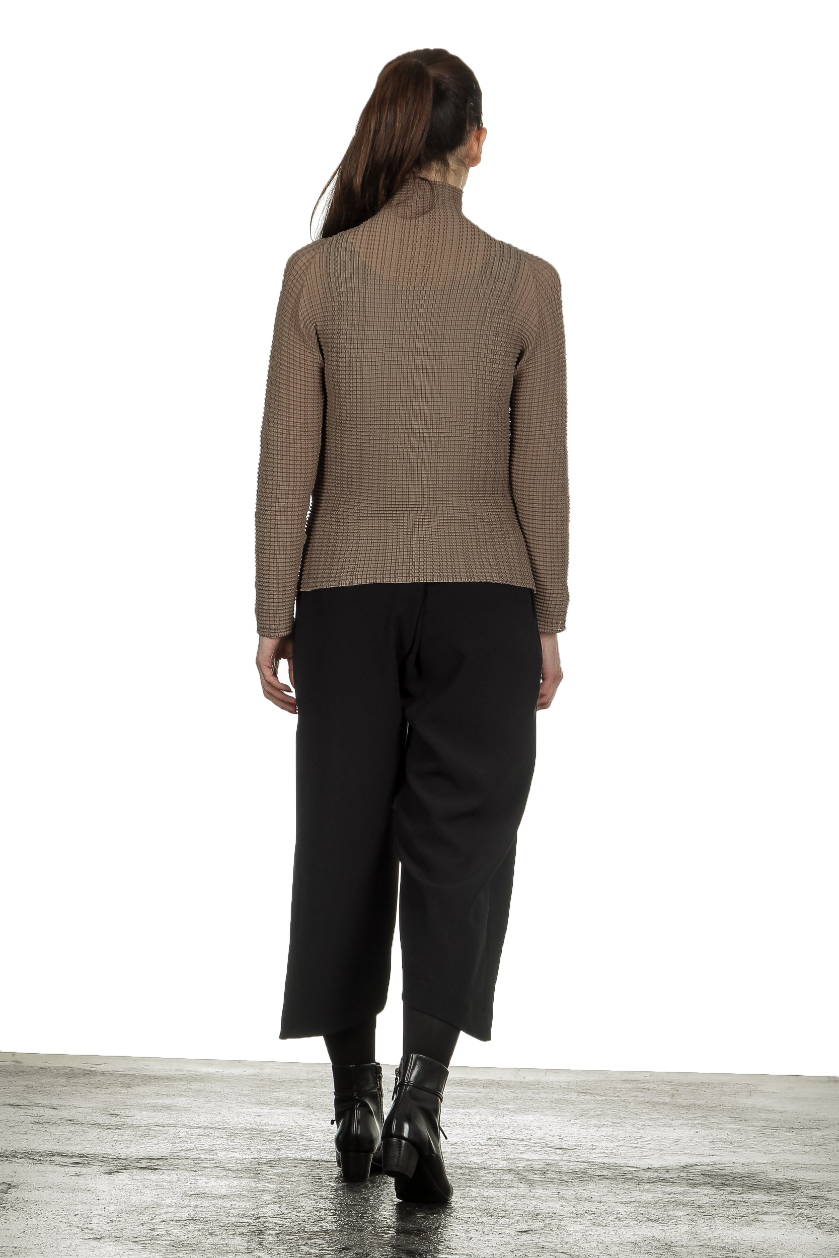 Issey Miyake Plissé Longsleeve Top Stehkragen beige