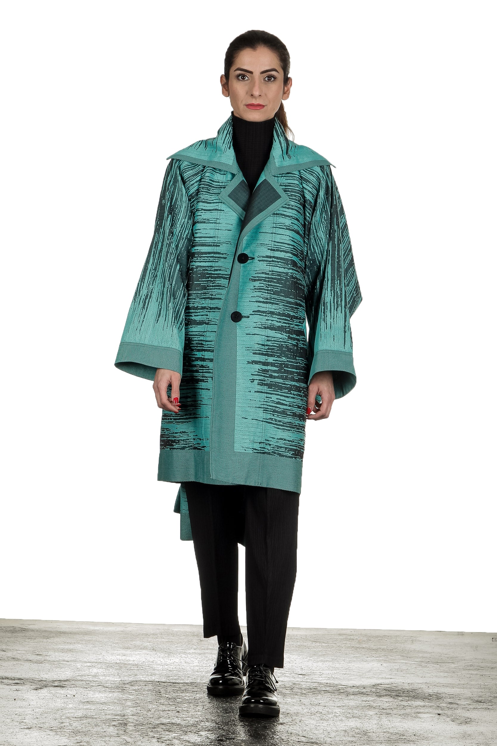 Issey Miyake Damen geflochtener Oversized Mantel türkis