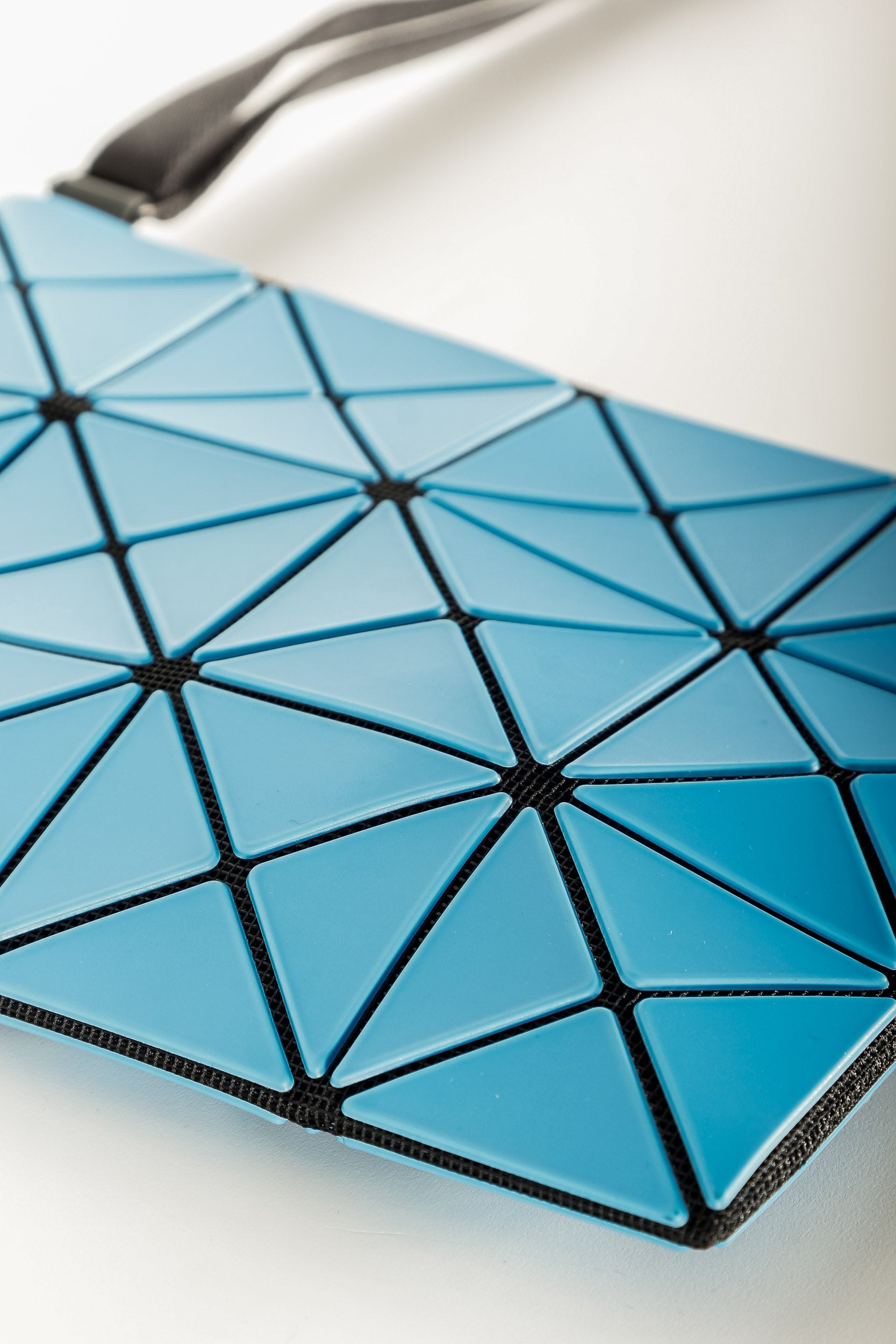 BAO BAO ISSEY MIYAKE Tasche LUCENT FROST blau