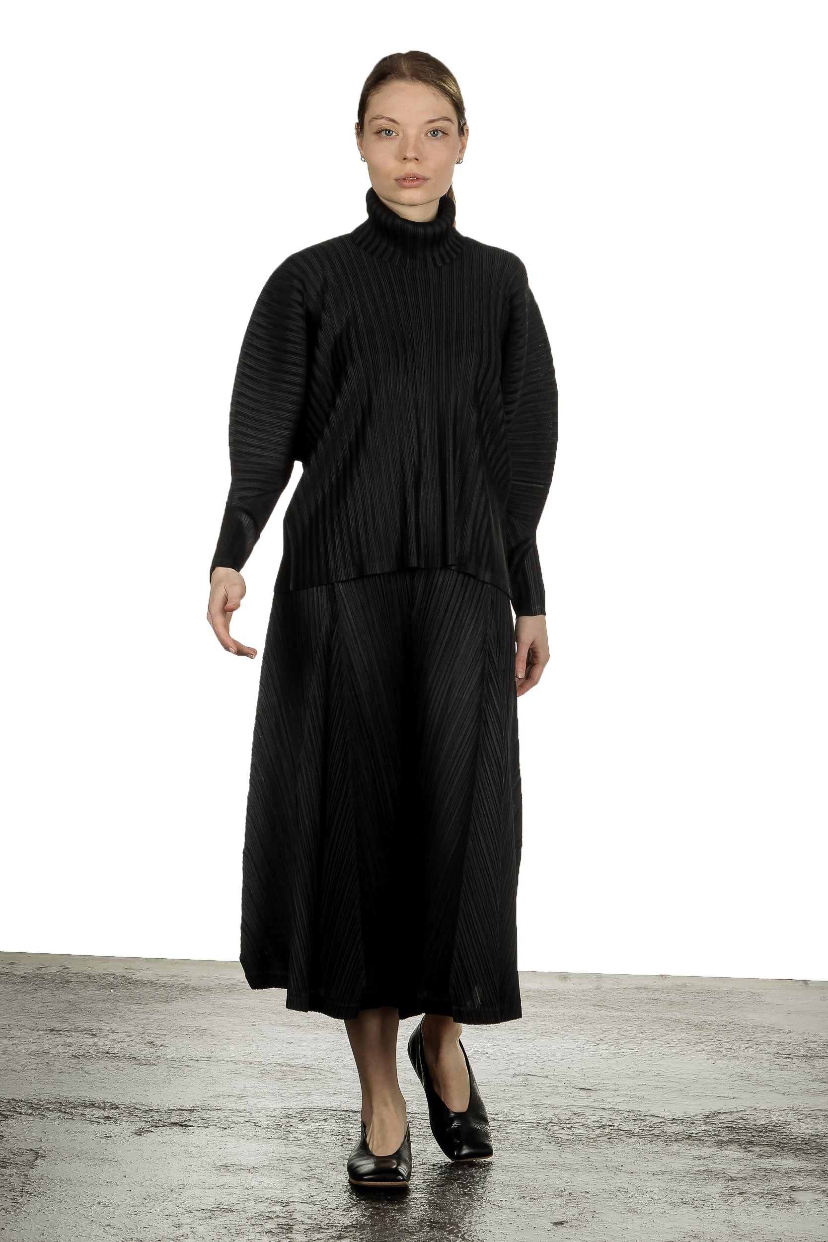 Pleats Please Issey Miyake Damen Plissiertes Langarmshirt  mit Rollkragen schwarz