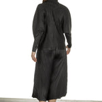 Pleats Please Issey Miyake Damen Plissiertes Langarmshirt  mit Rollkragen schwarz
