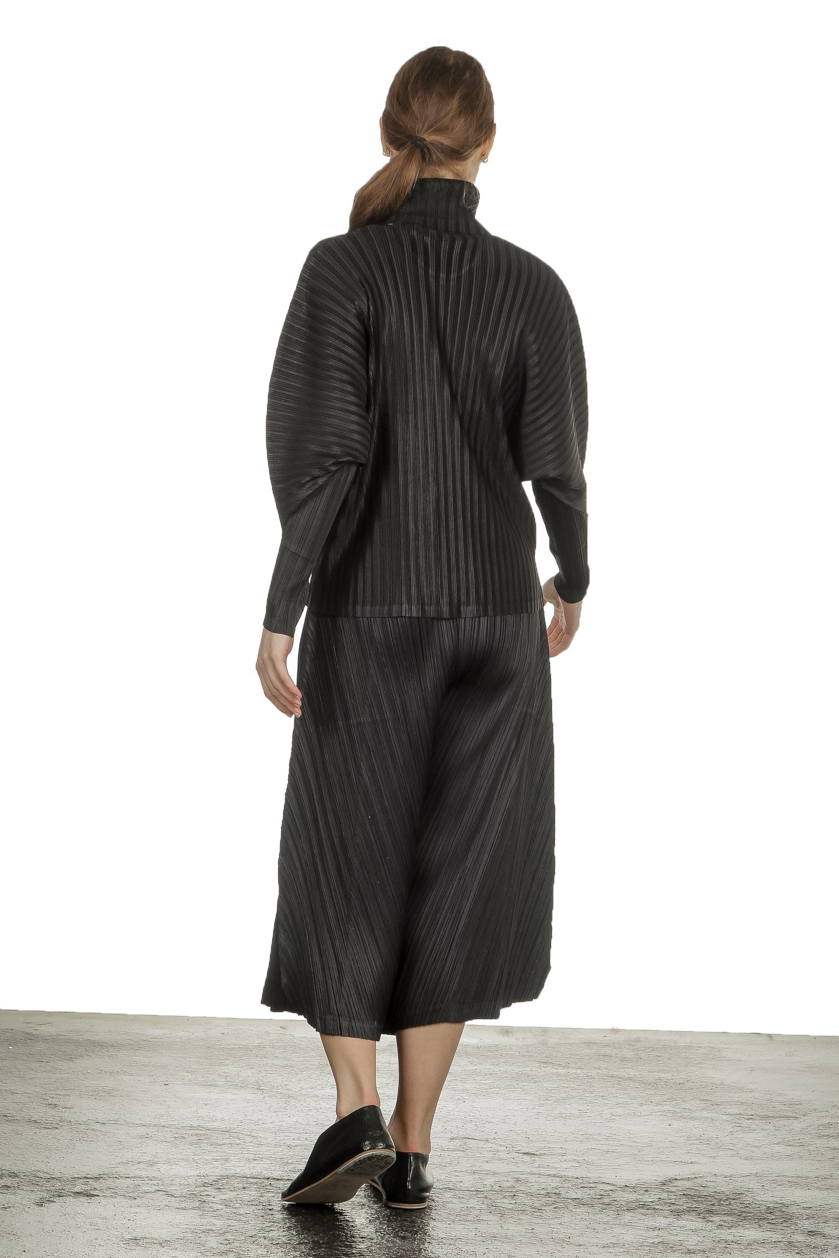 Pleats Please Issey Miyake Damen Plissiertes Langarmshirt  mit Rollkragen schwarz