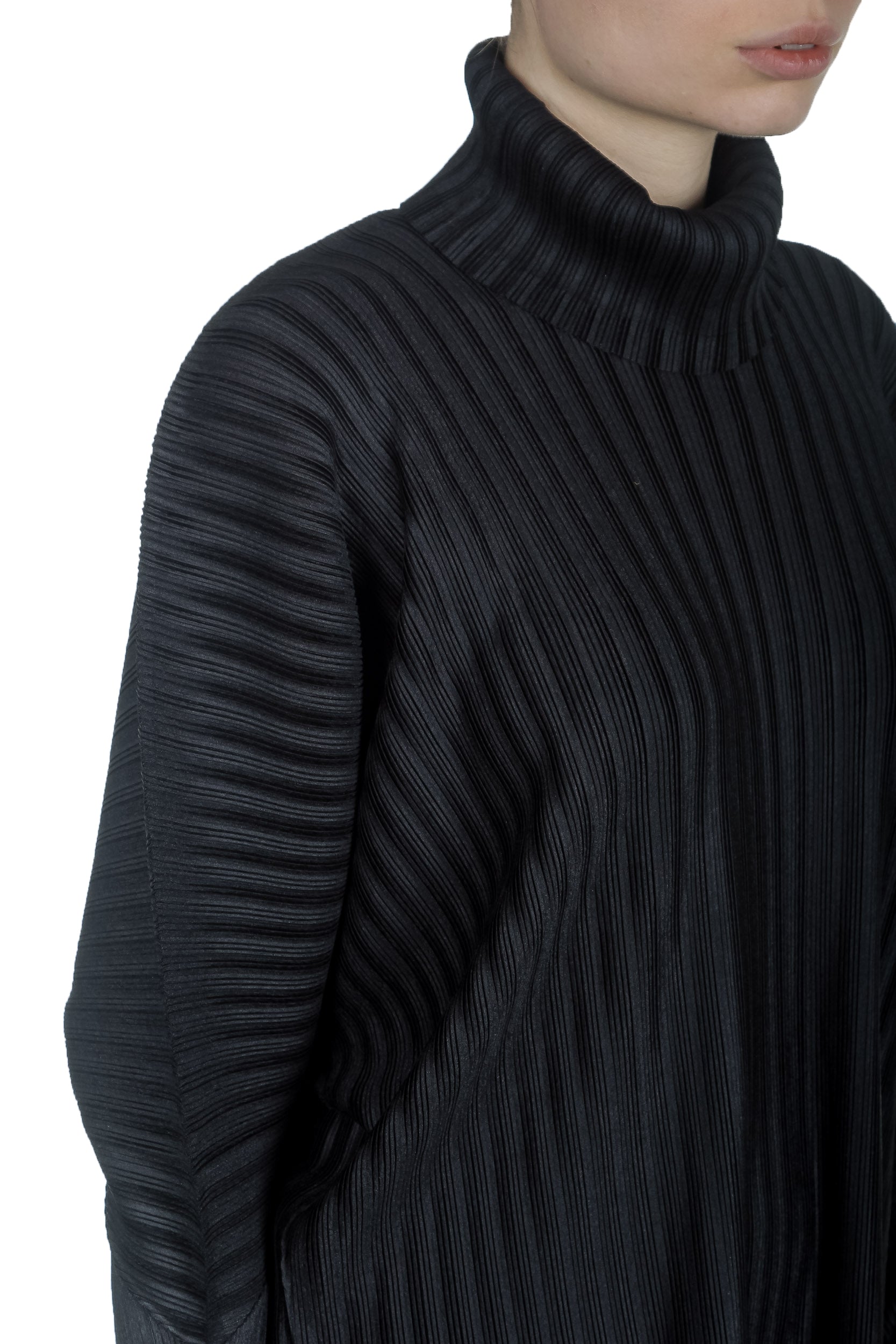 Pleats Please Issey Miyake Damen Plissiertes Langarmshirt  mit Rollkragen schwarz