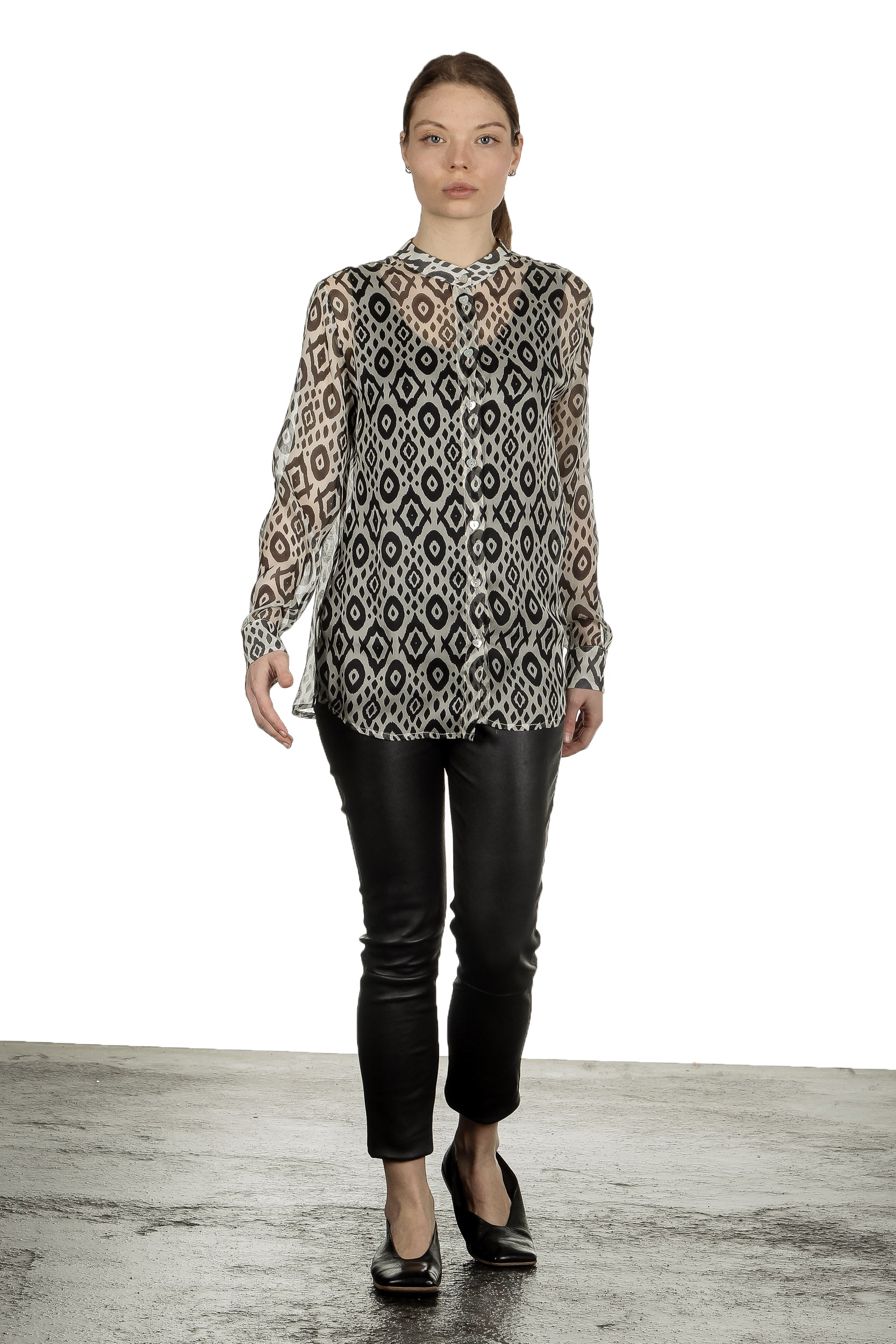 813 Ottotredici Damen Transparente Bluse mit Print aus Seide mehrfarbig