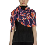 ISSEY MIYAKE PLEATS PLEASE Schal mit grafischem Print mehrfarbig