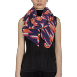 ISSEY MIYAKE PLEATS PLEASE Schal mit grafischem Print mehrfarbig