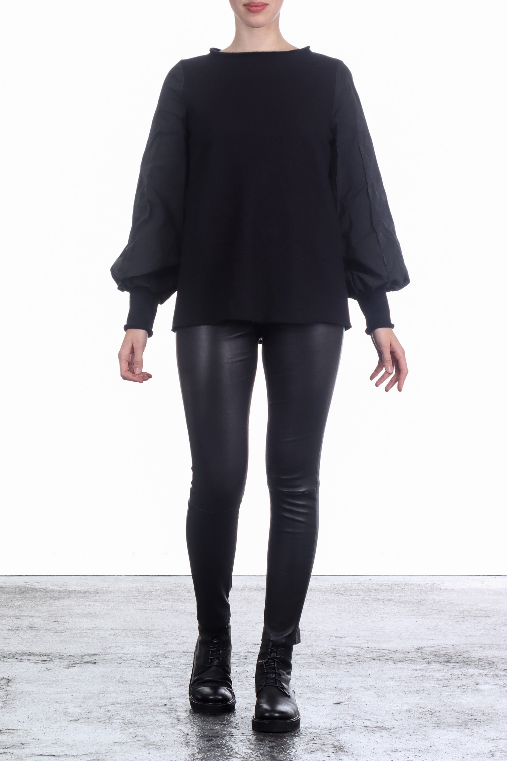 Katharina Hovman Damen Pullover mit Taft Ärmel Schwarz