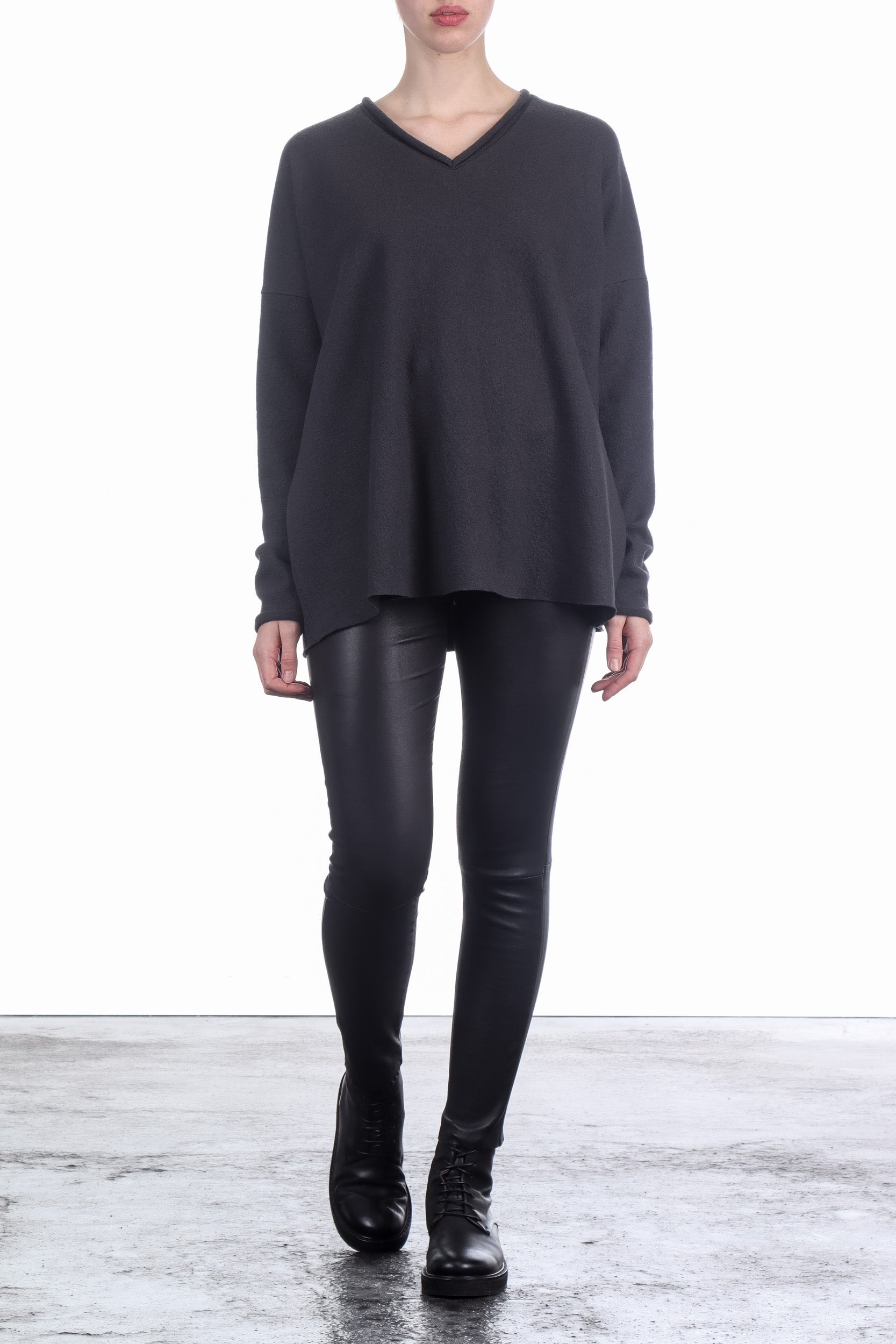 Katharina Hovman Damen V-Pullover oversized grau