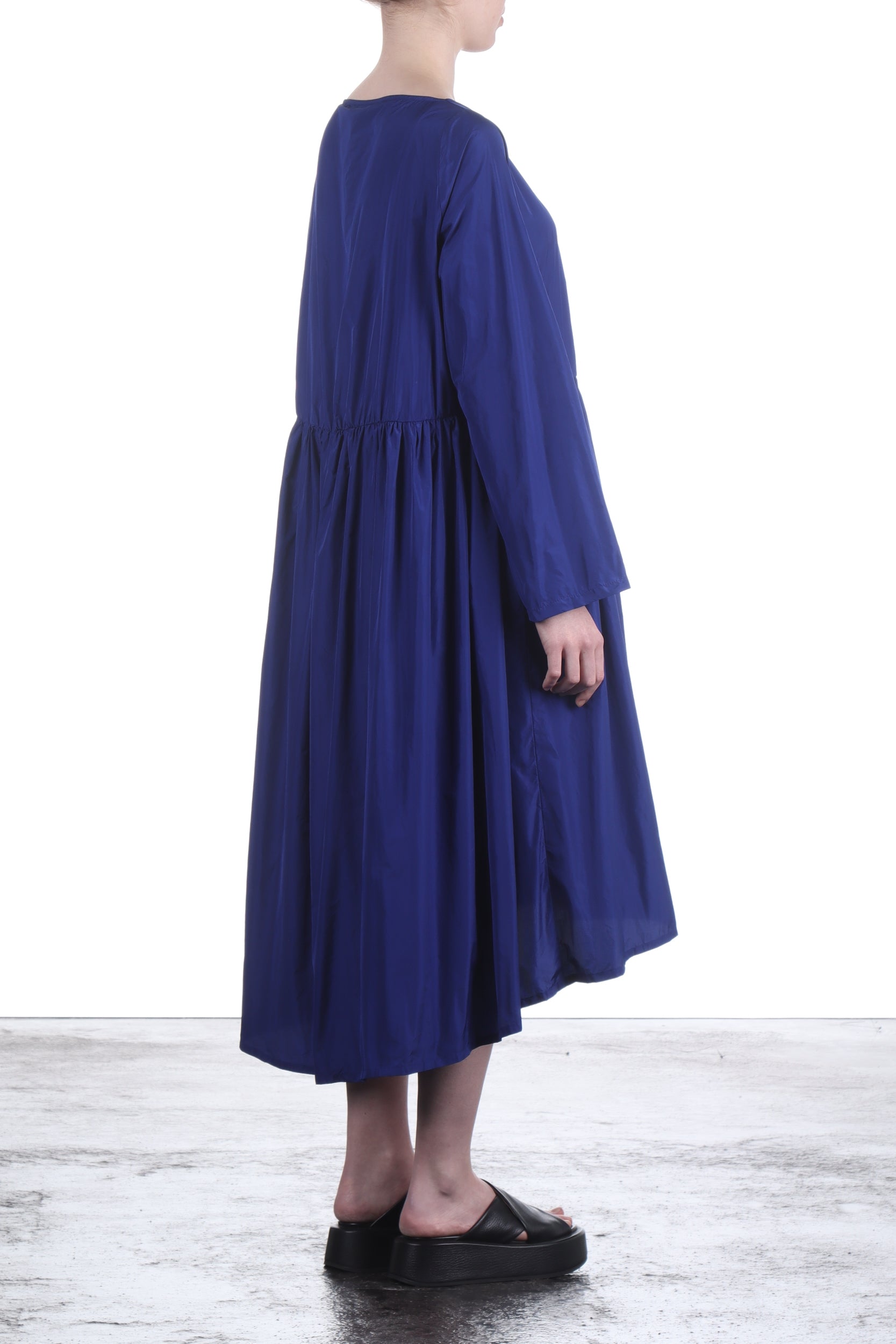 Katharina Hovman Damen Taft Kleid Oversized in Midi Länge royalblau