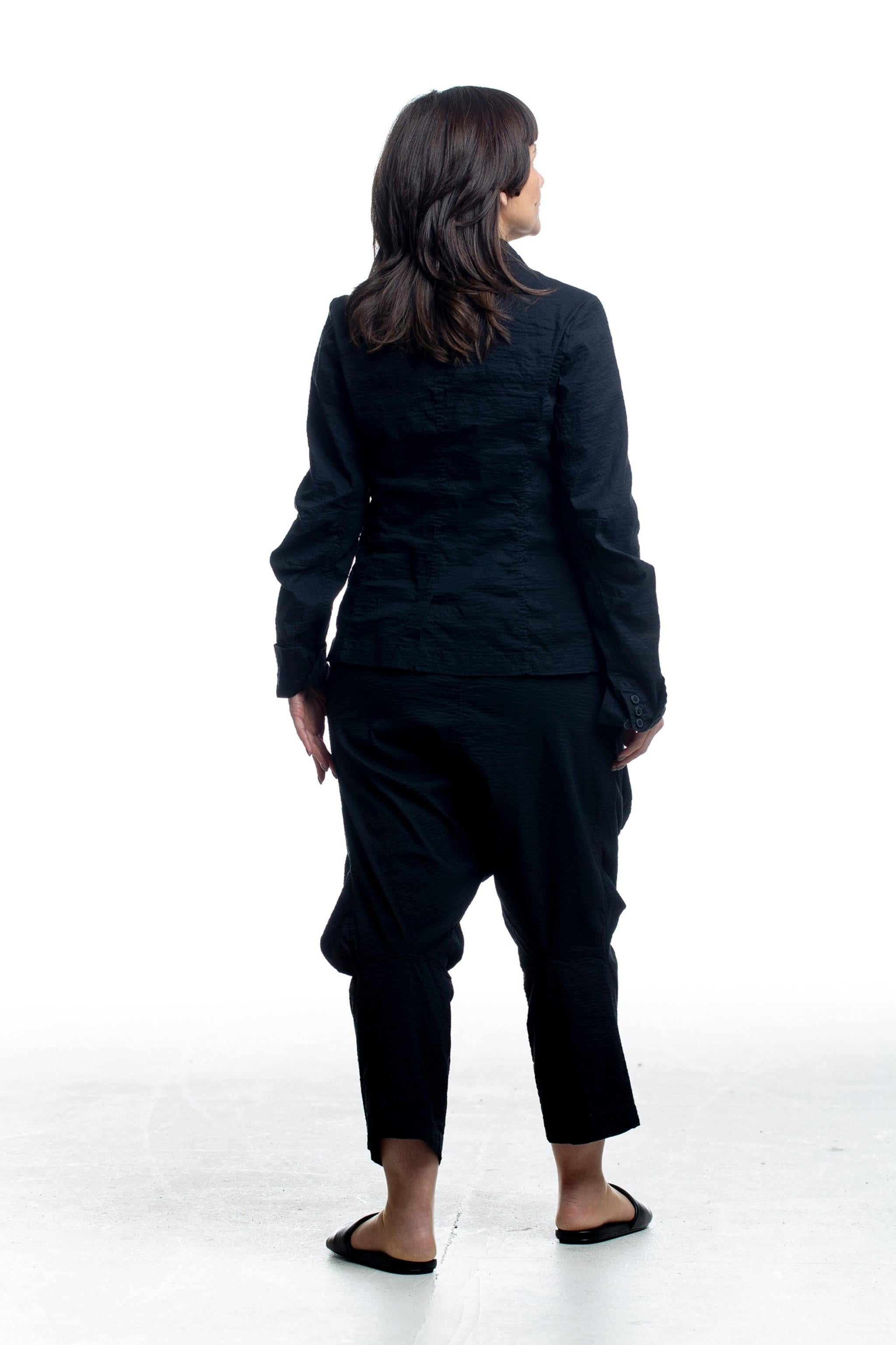 Rundholz Jacke Schwarz – Seitenansicht