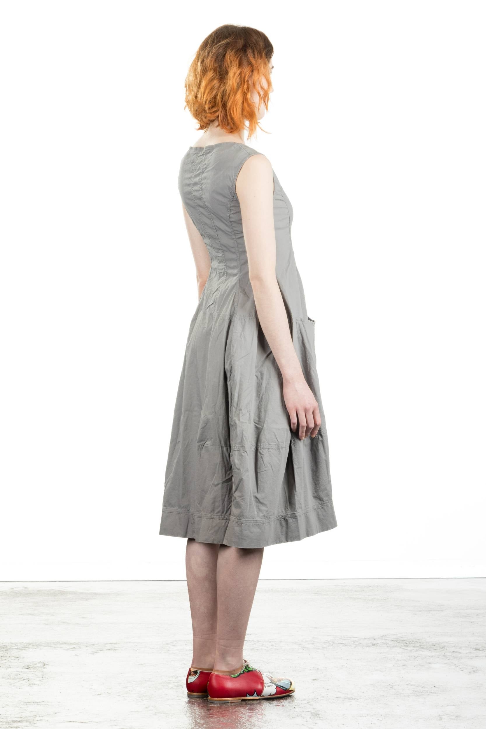 Rundholz Dip Damen Kleid mit ausgestelltem Rock grau